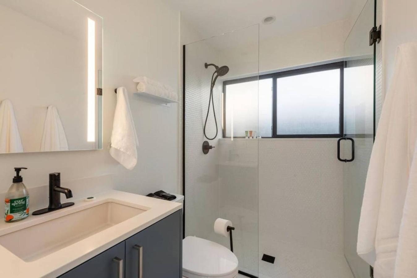 Stunning Modern Home in Hip Enclave near DT