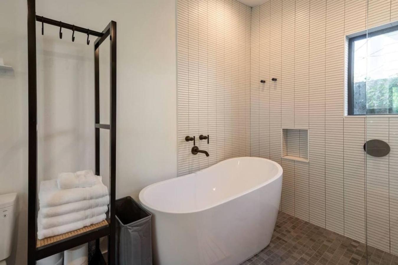 Stunning Modern Home in Hip Enclave near DT