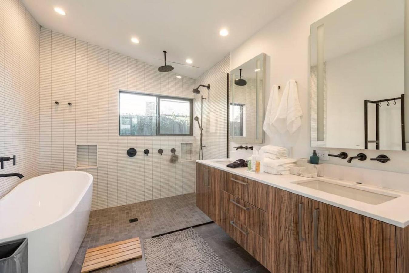 Stunning Modern Home in Hip Enclave near DT