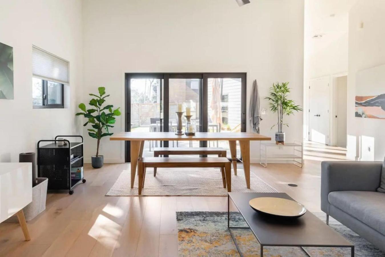 Stunning Modern Home in Hip Enclave near DT