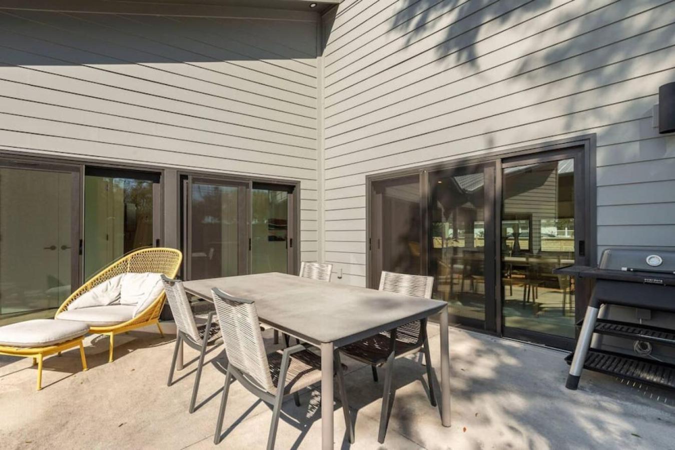 Stunning Modern Home in Hip Enclave near DT