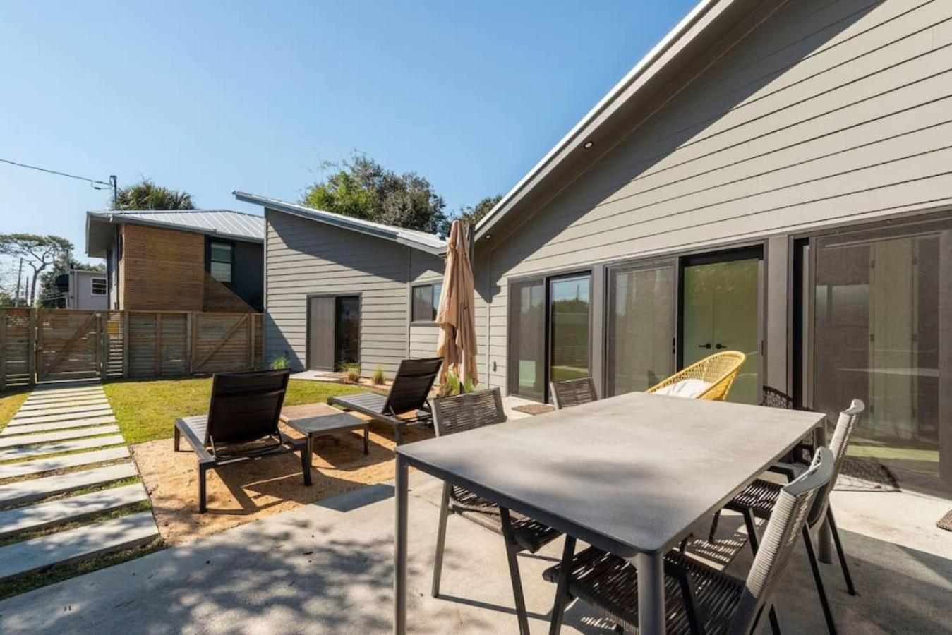 Stunning Modern Home in Hip Enclave near DT