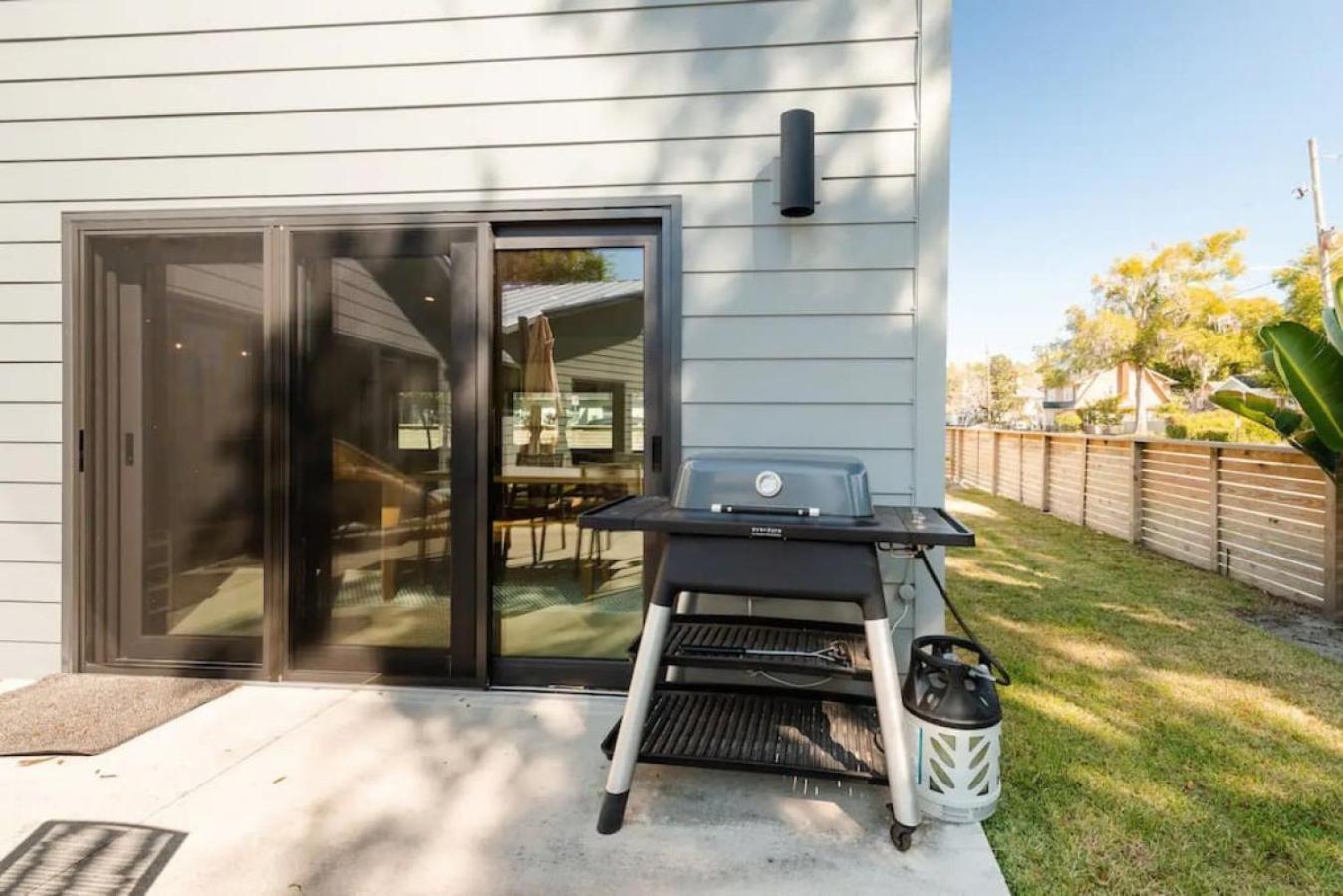Stunning Modern Home in Hip Enclave near DT