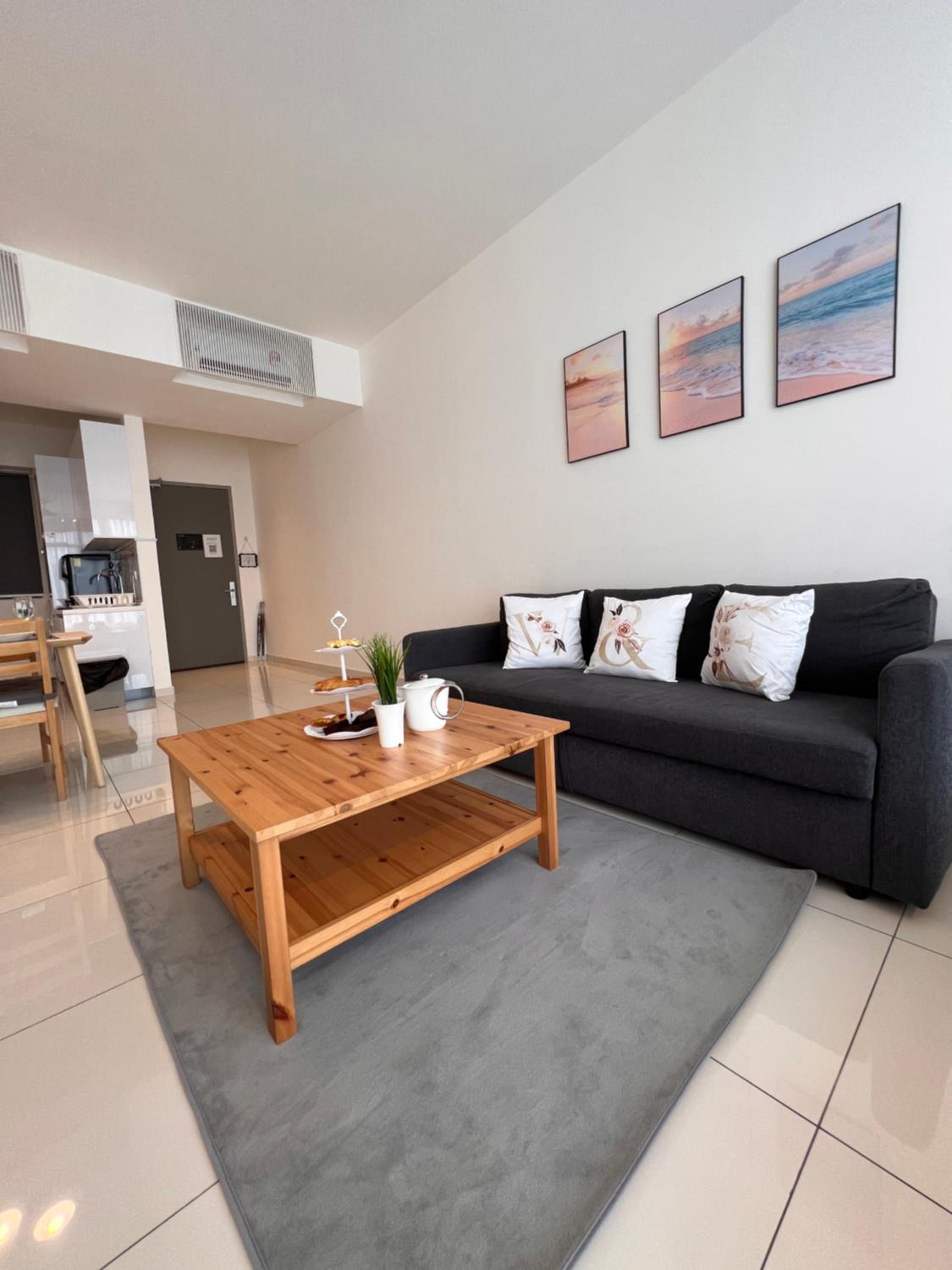 Georgetown#Beacon Executive Suite SkyPool#Luxury&Glamorous Suite#2BR#Living Room with Queen Bed photo 1