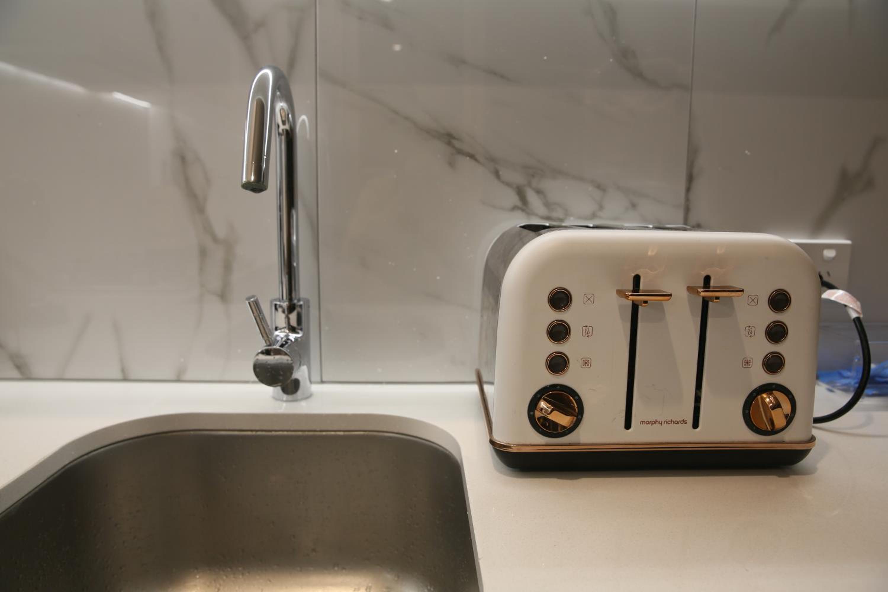 Adelaide CBD Bluebird Apartment