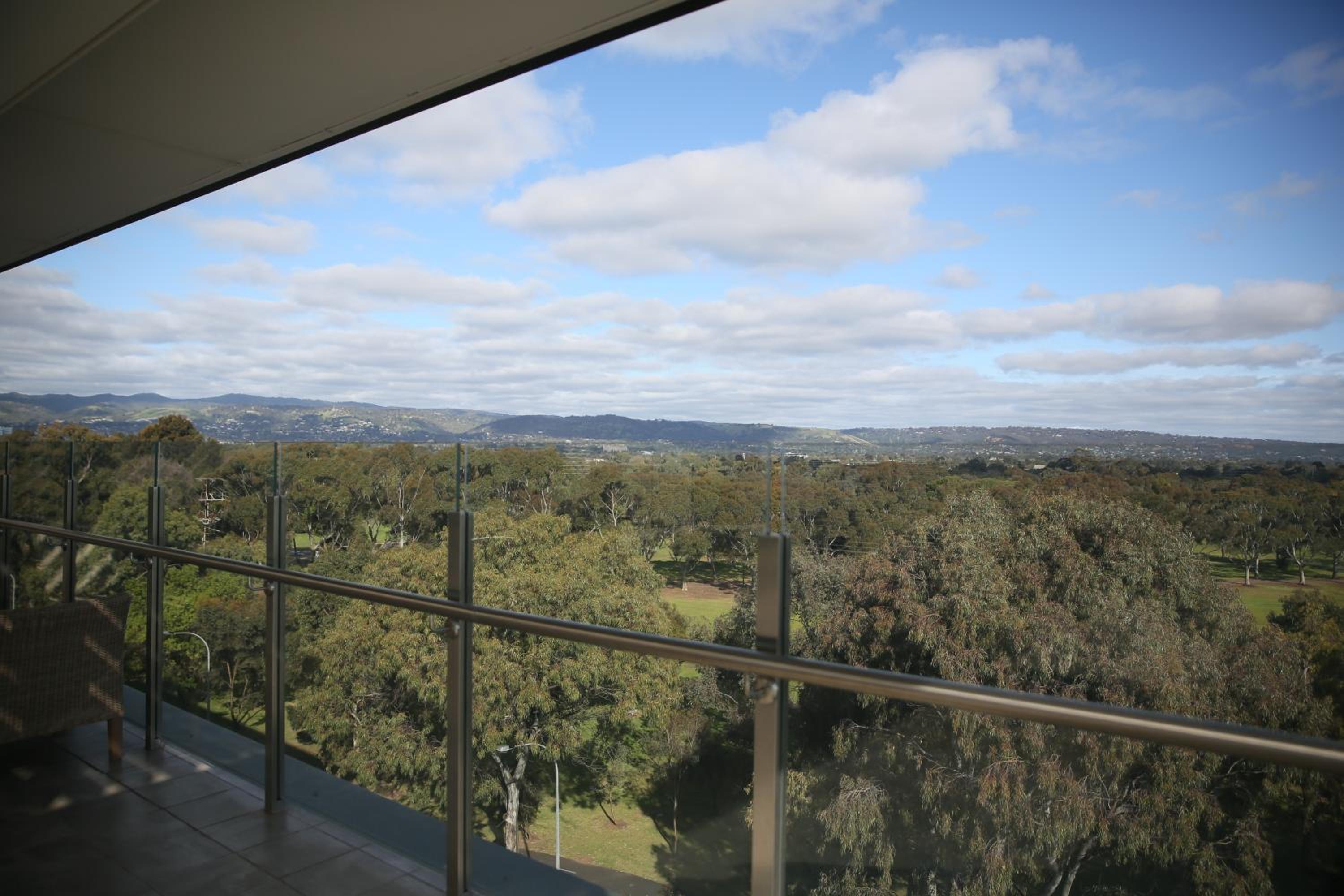 Adelaide CBD Bluebird Apartment