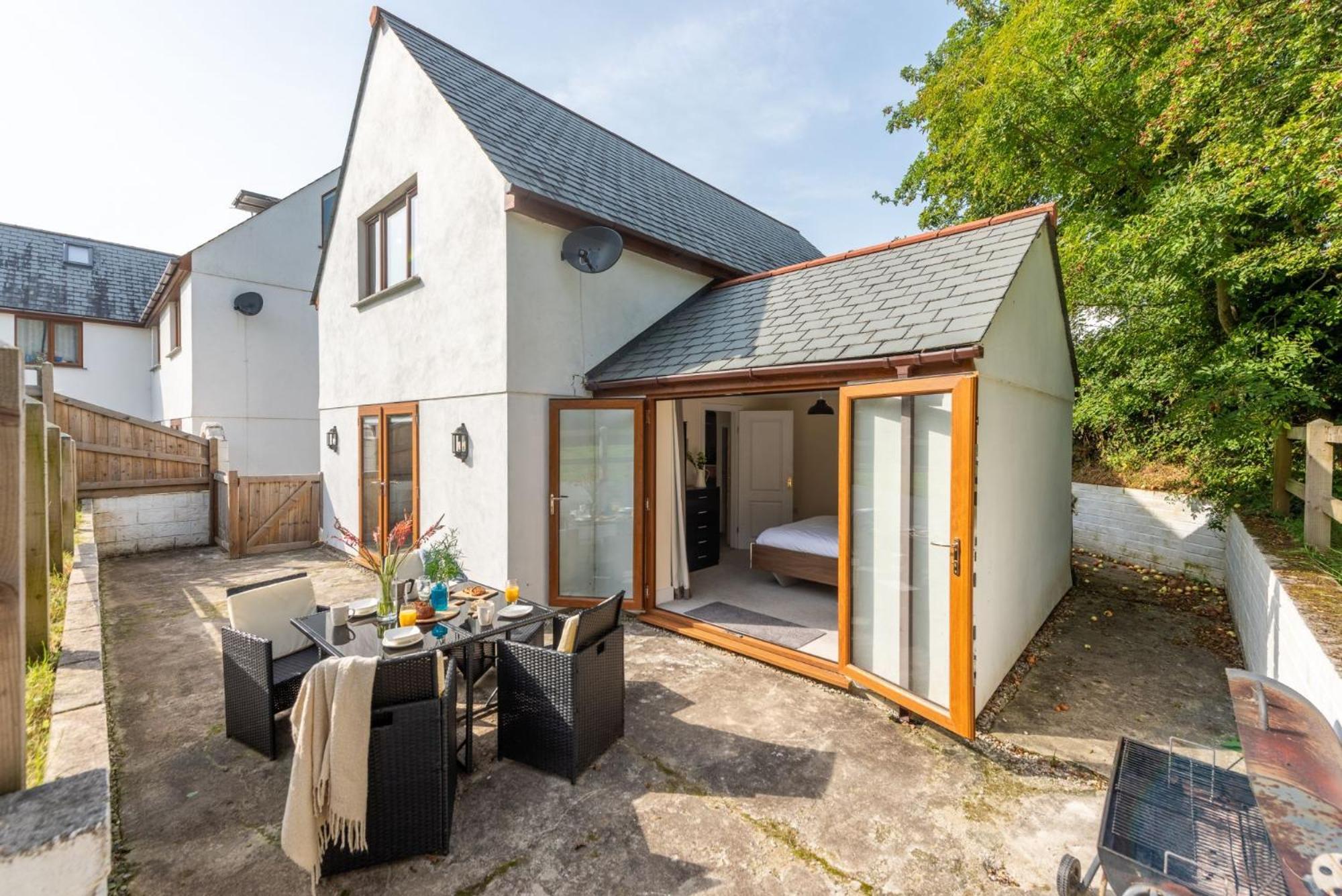 Robins Rest - Pets welcome - Free Parking - Backgarden view 5