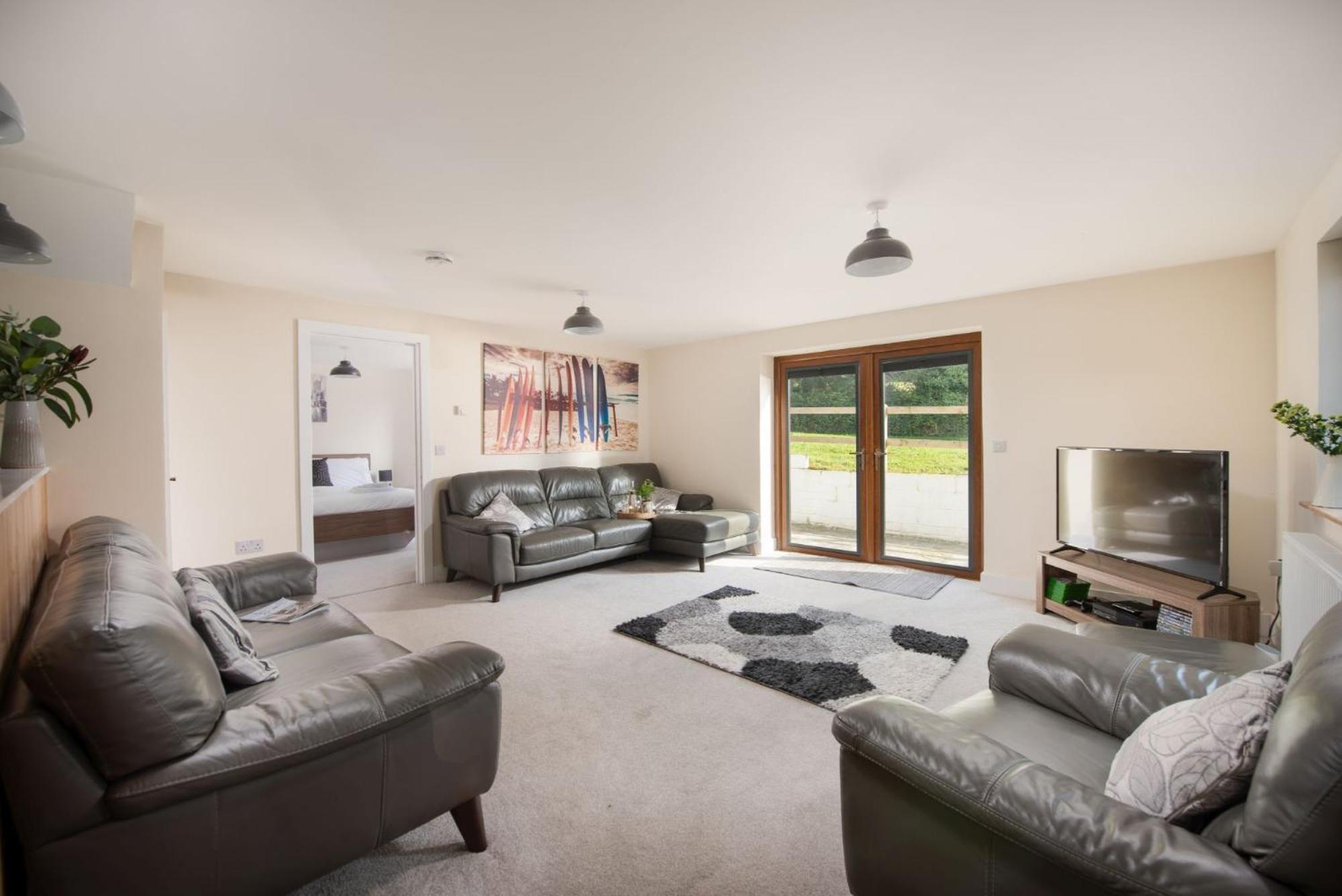 Robins Rest - Pets welcome - Free Parking - Backgarden view 2