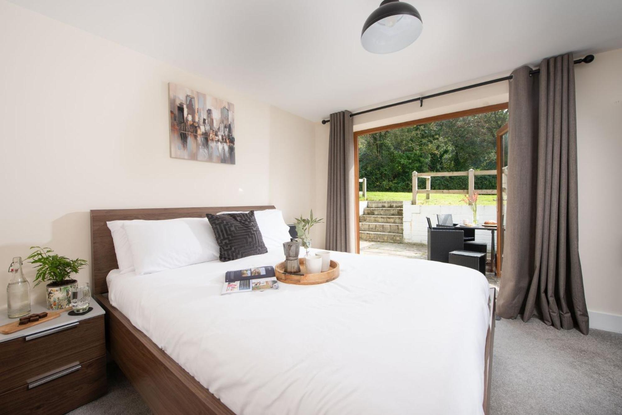 Robins Rest - Pets welcome - Free Parking - Backgarden view 3