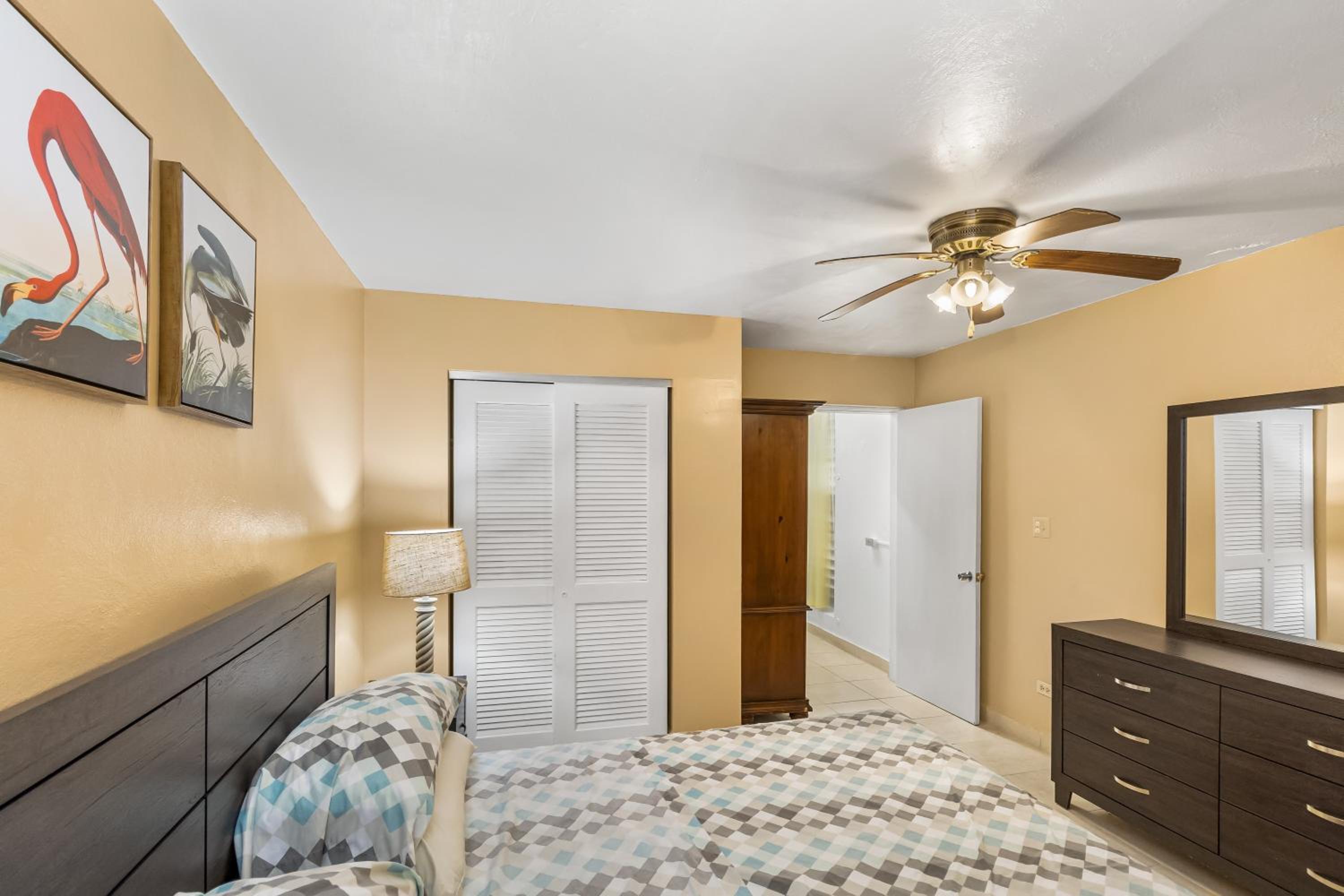 Yours for the asking- Cozy, Caribbean, condo condo