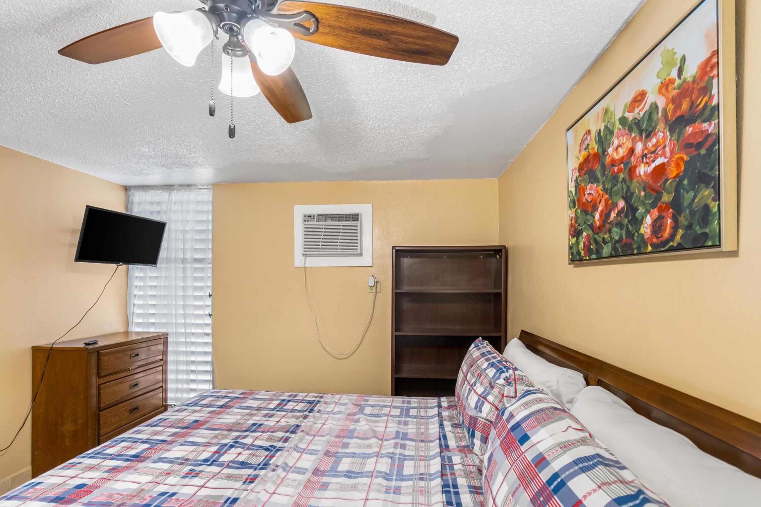 Yours for the asking- Cozy, Caribbean, condo condo