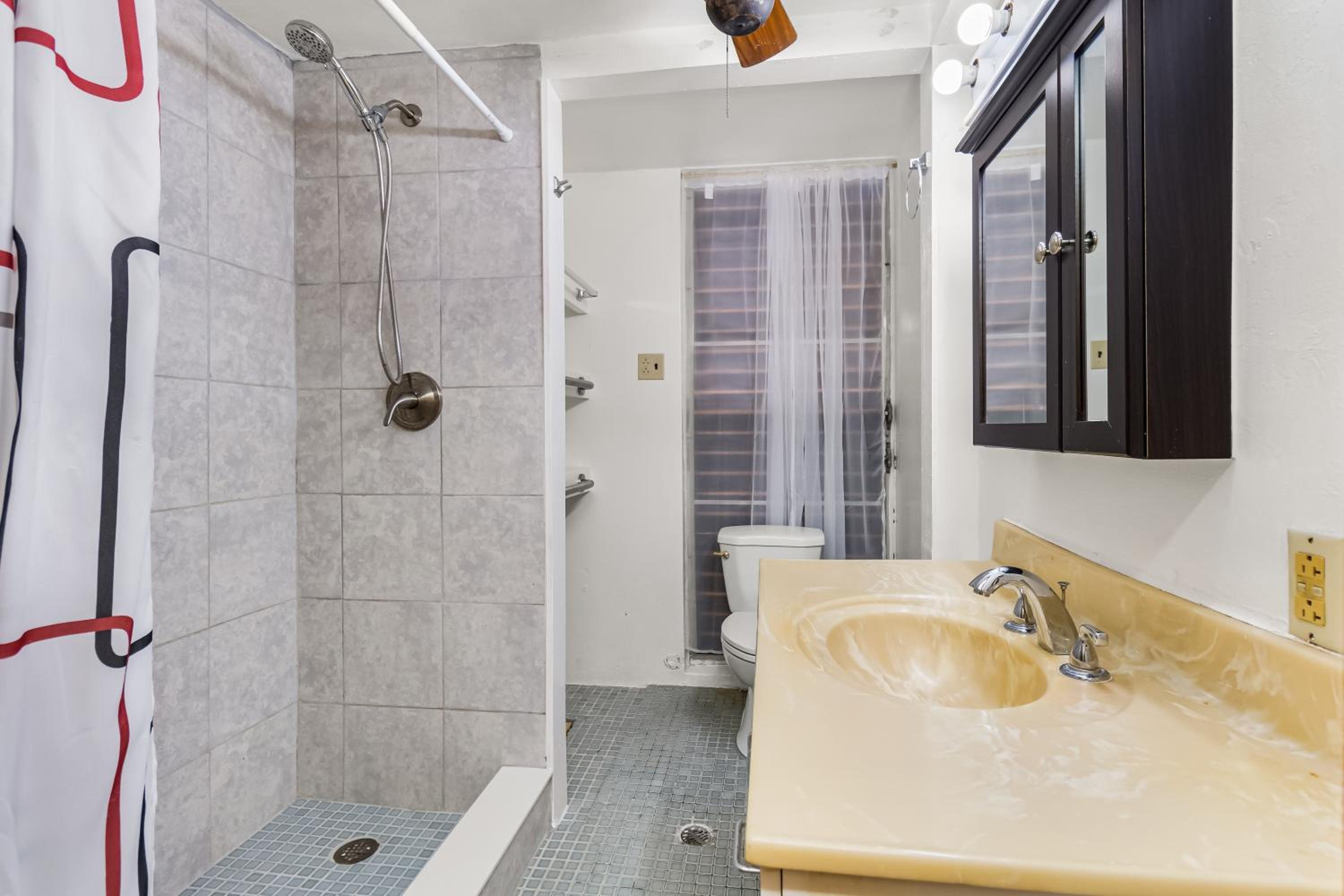 Yours for the asking- Cozy, Caribbean, condo condo