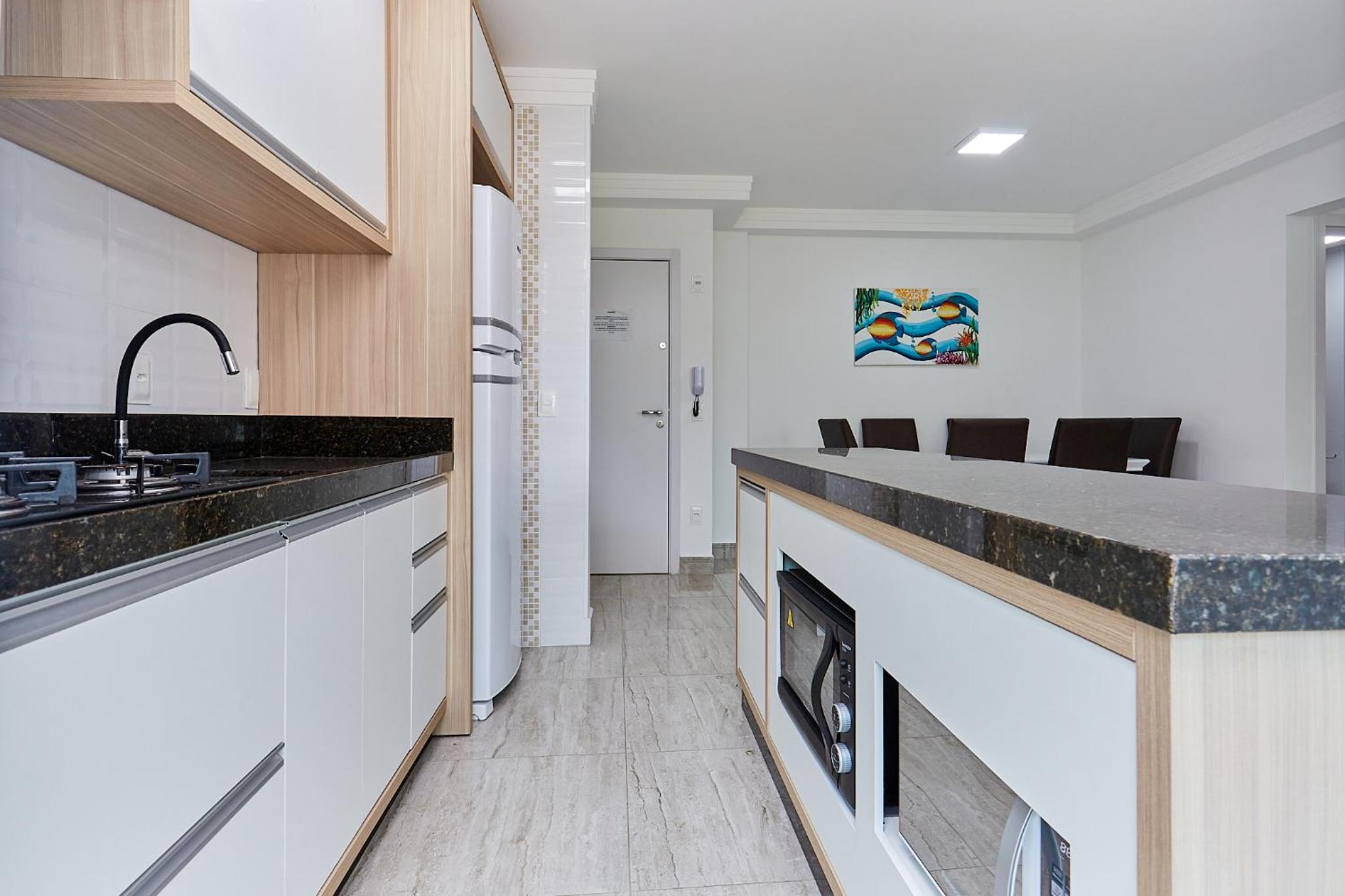 1070 Lindo Apartamento na praia de Bombas 2 dormitórios