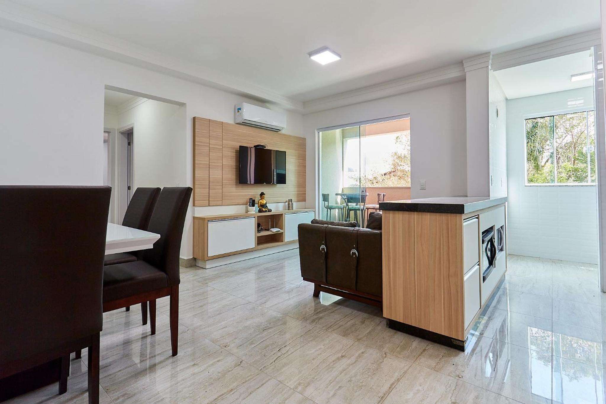 1070 Lindo Apartamento na praia de Bombas 2 dormitórios