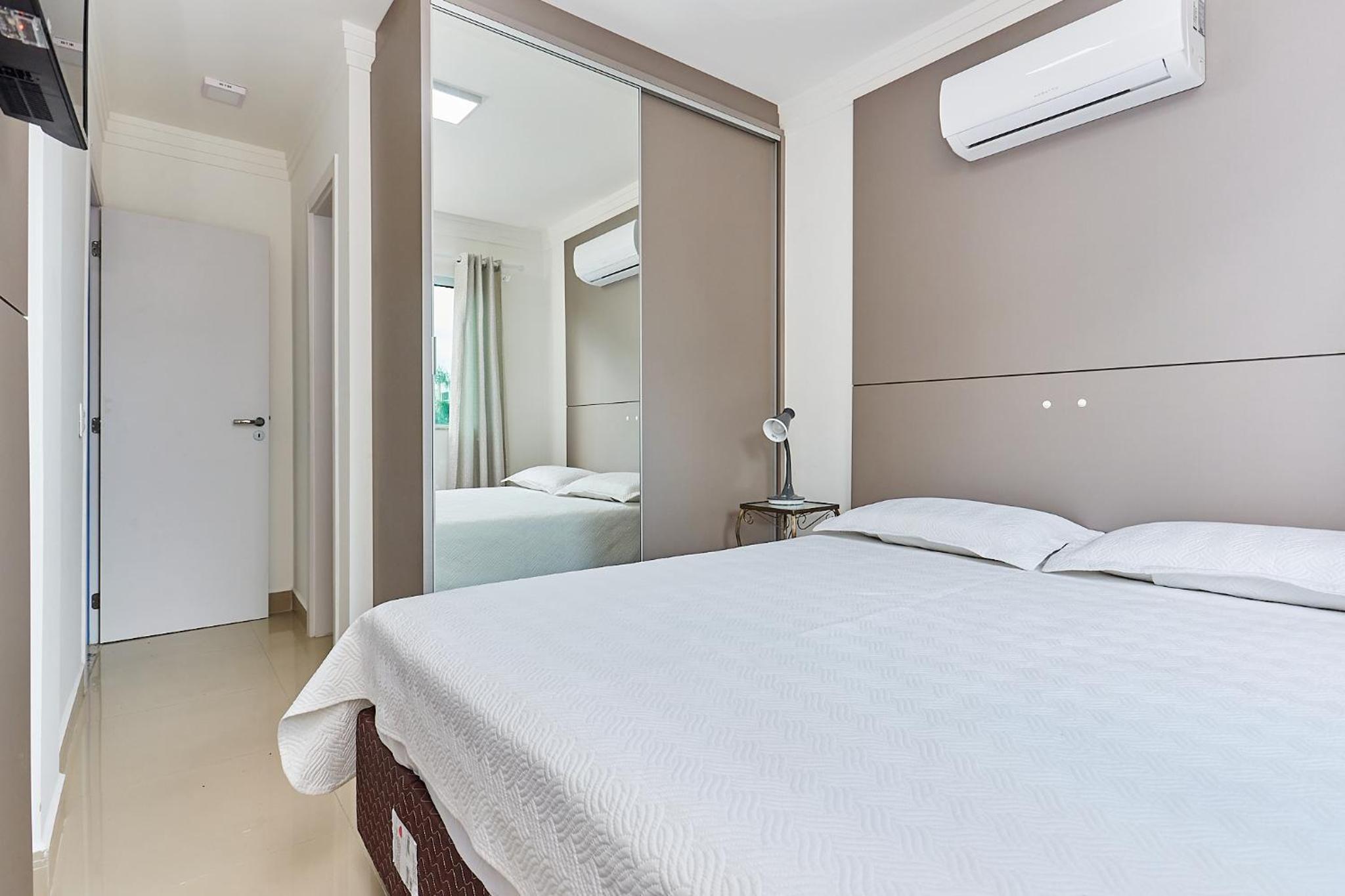 1070 Lindo Apartamento na praia de Bombas 2 dormitórios