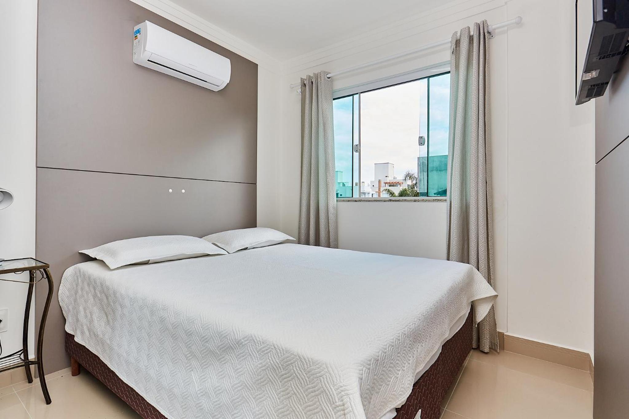1070 Lindo Apartamento na praia de Bombas 2 dormitórios