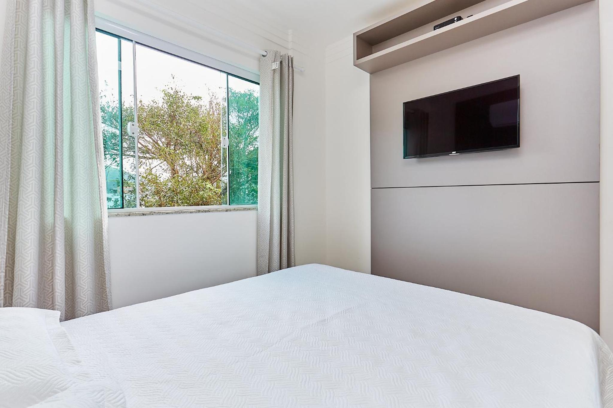 1070 Lindo Apartamento na praia de Bombas 2 dormitórios