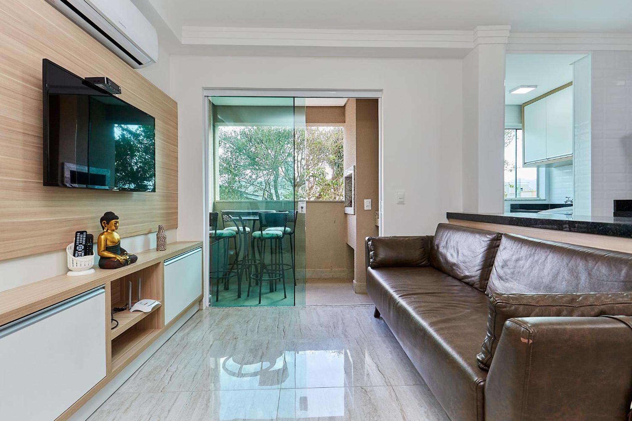 1070 Lindo Apartamento na praia de Bombas 2 dormitórios