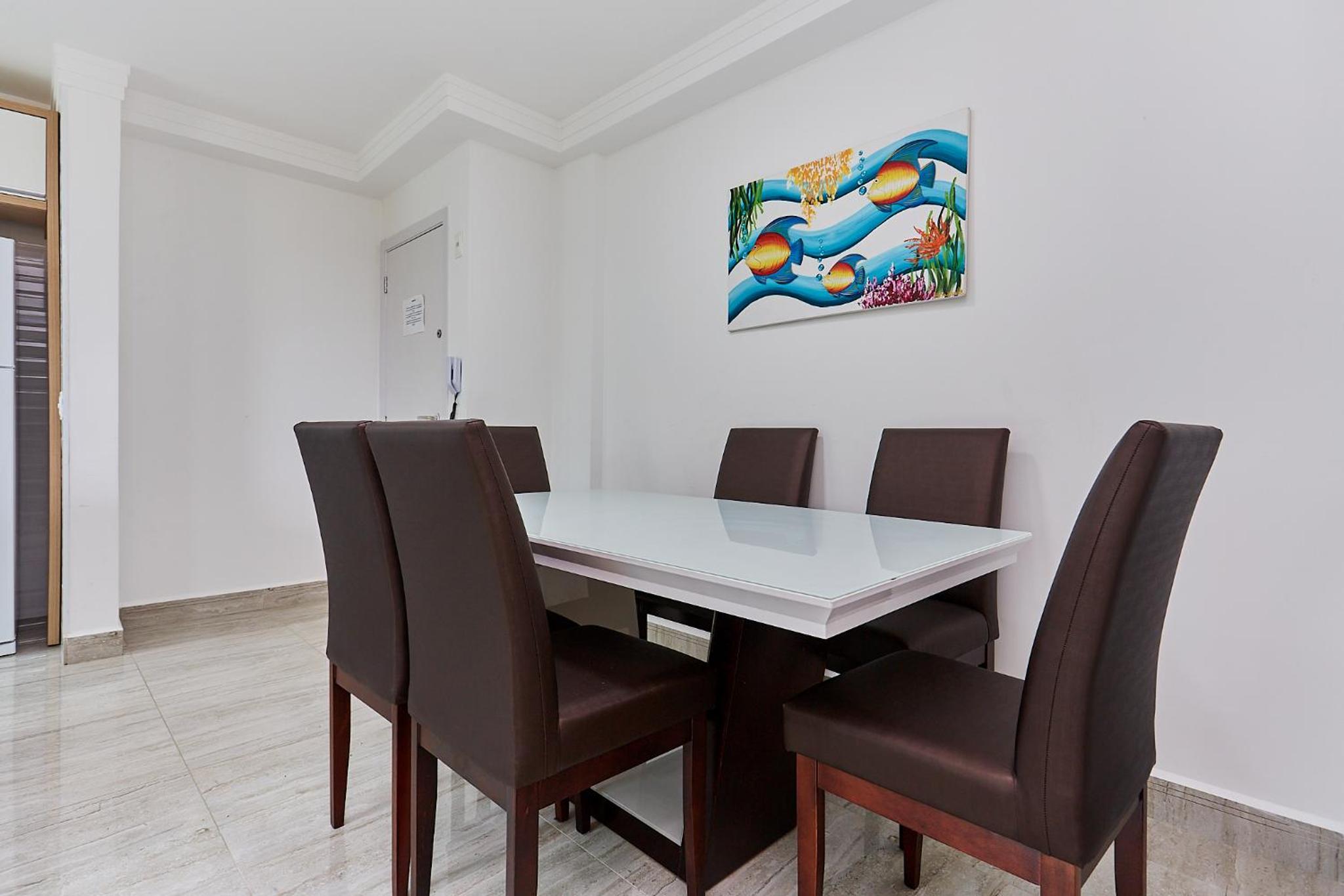 1070 Lindo Apartamento na praia de Bombas 2 dormitórios