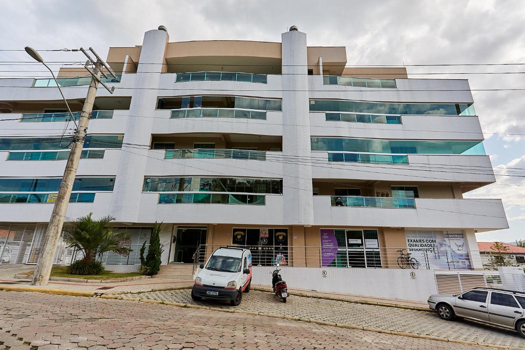 1070 Lindo Apartamento na praia de Bombas 2 dormitórios