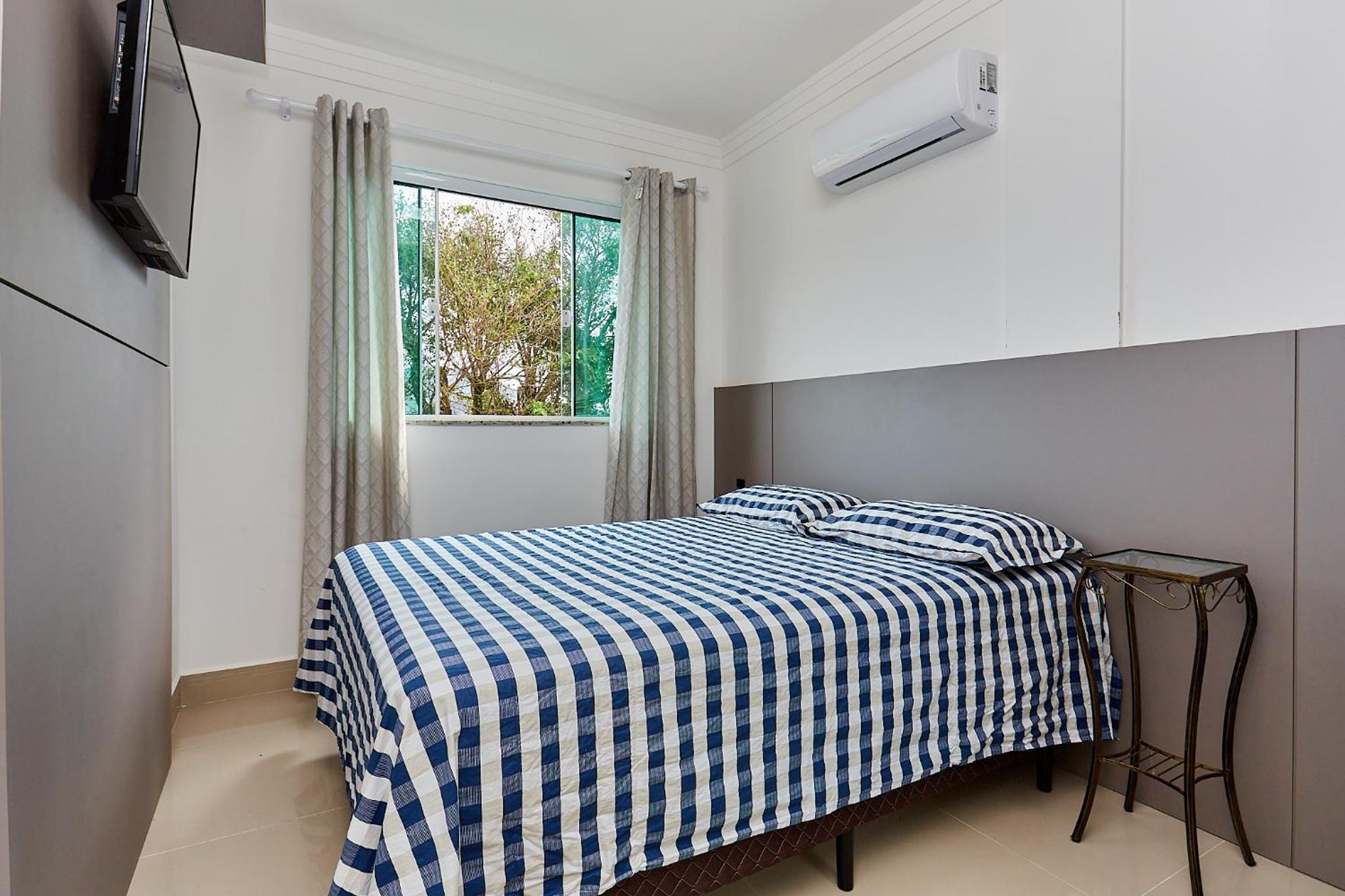 1070 Lindo Apartamento na praia de Bombas 2 dormitórios