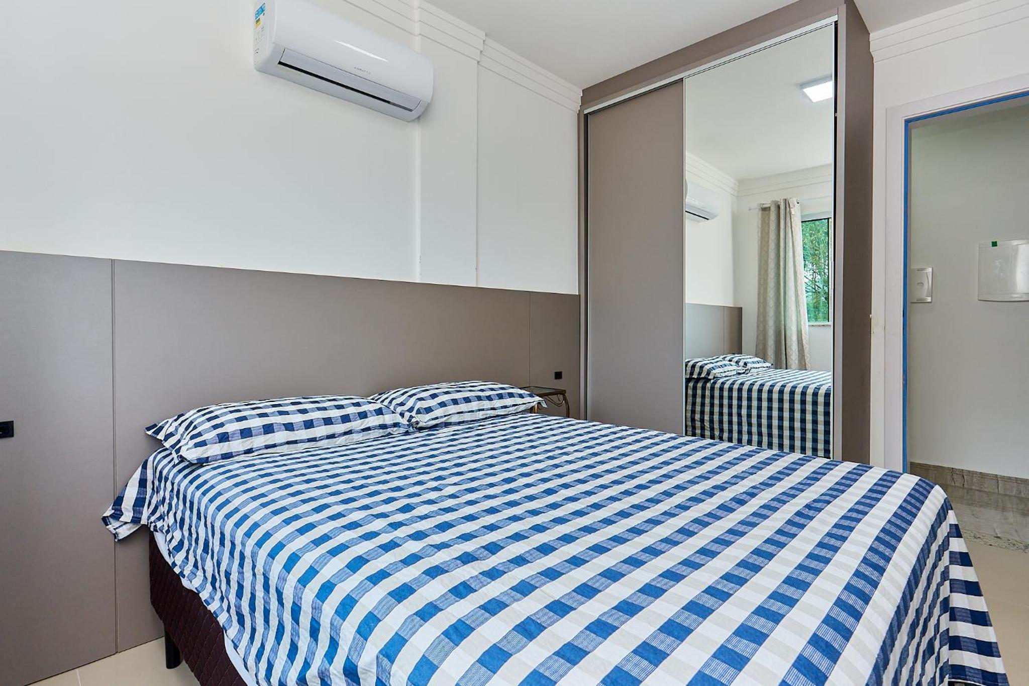 1070 Lindo Apartamento na praia de Bombas 2 dormitórios