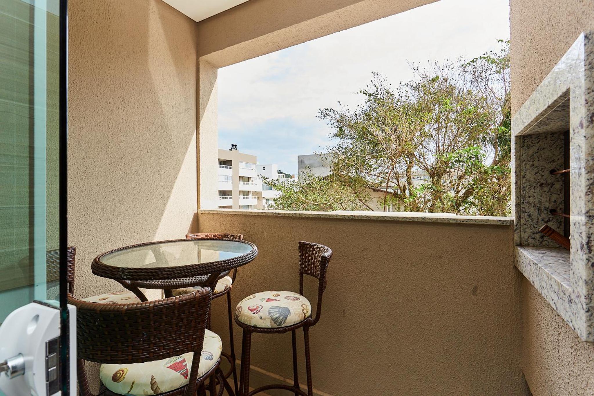 1070 Lindo Apartamento na praia de Bombas 2 dormitórios