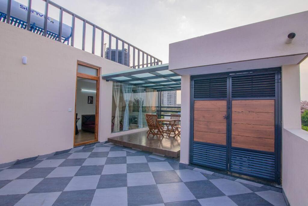 Awesome studio unit on terrace view 3