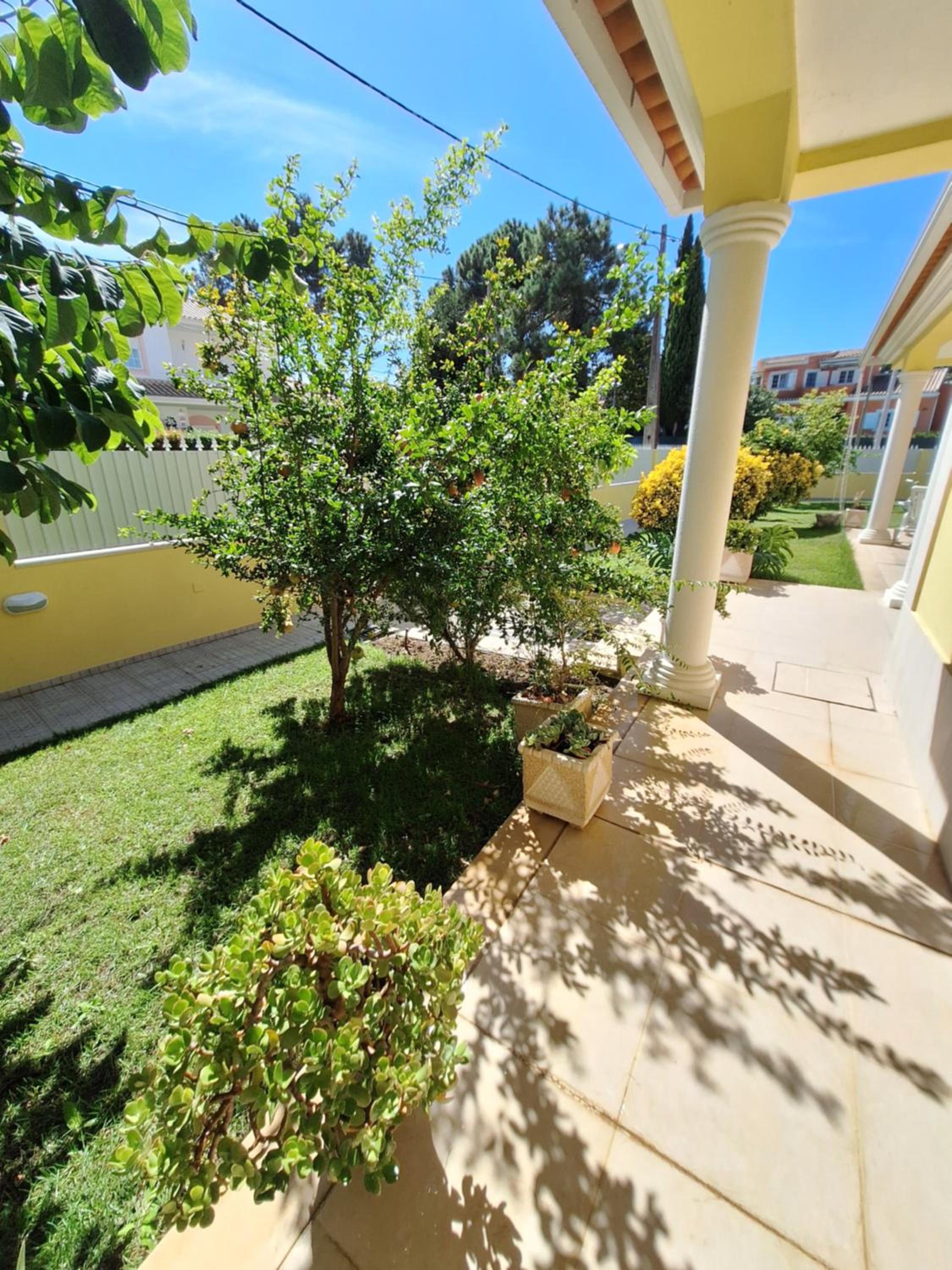 B House Verdizela view 2