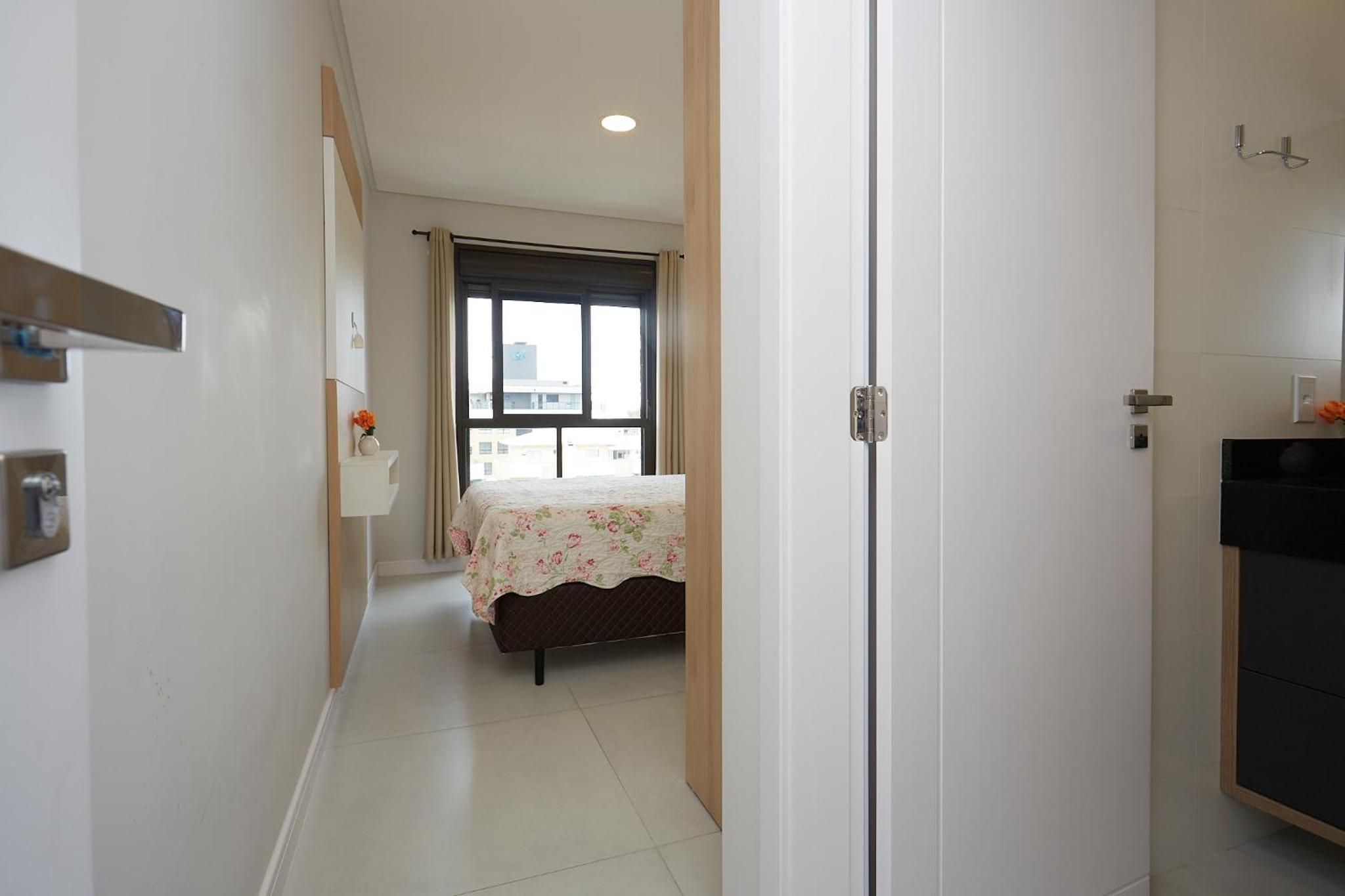 1087 Apartamento novo bem localizado com 2 Dormitórios e 2 vagas de garagem