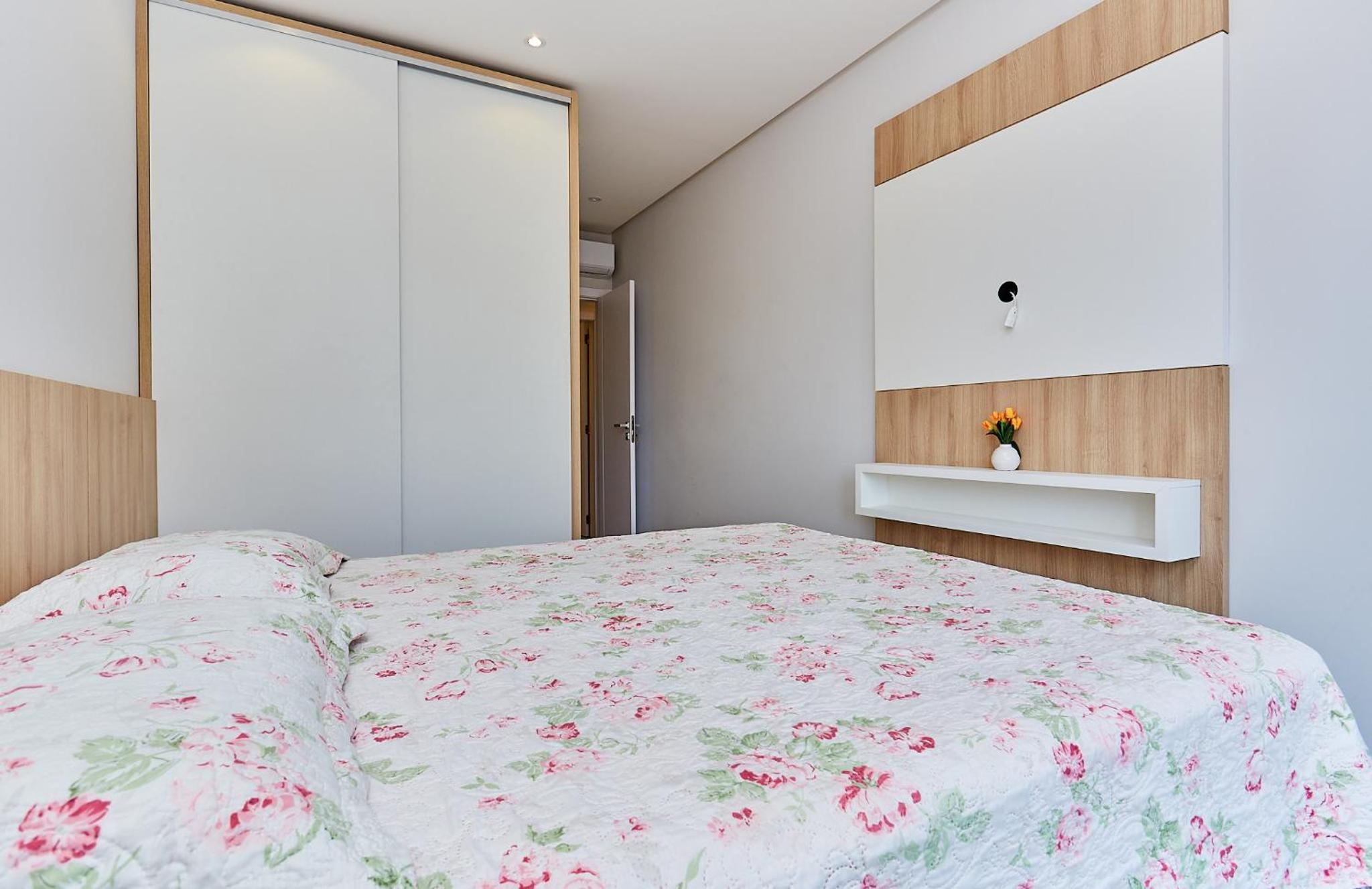 1087 Apartamento novo bem localizado com 2 Dormitórios e 2 vagas de garagem