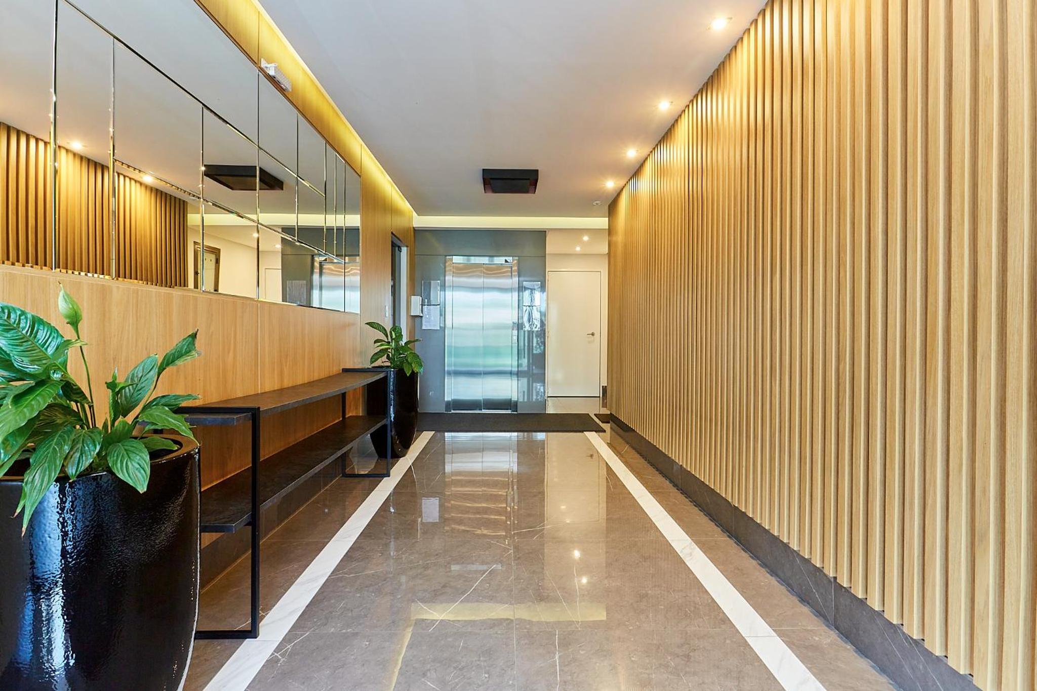 1087 Apartamento novo bem localizado com 2 Dormitórios e 2 vagas de garagem