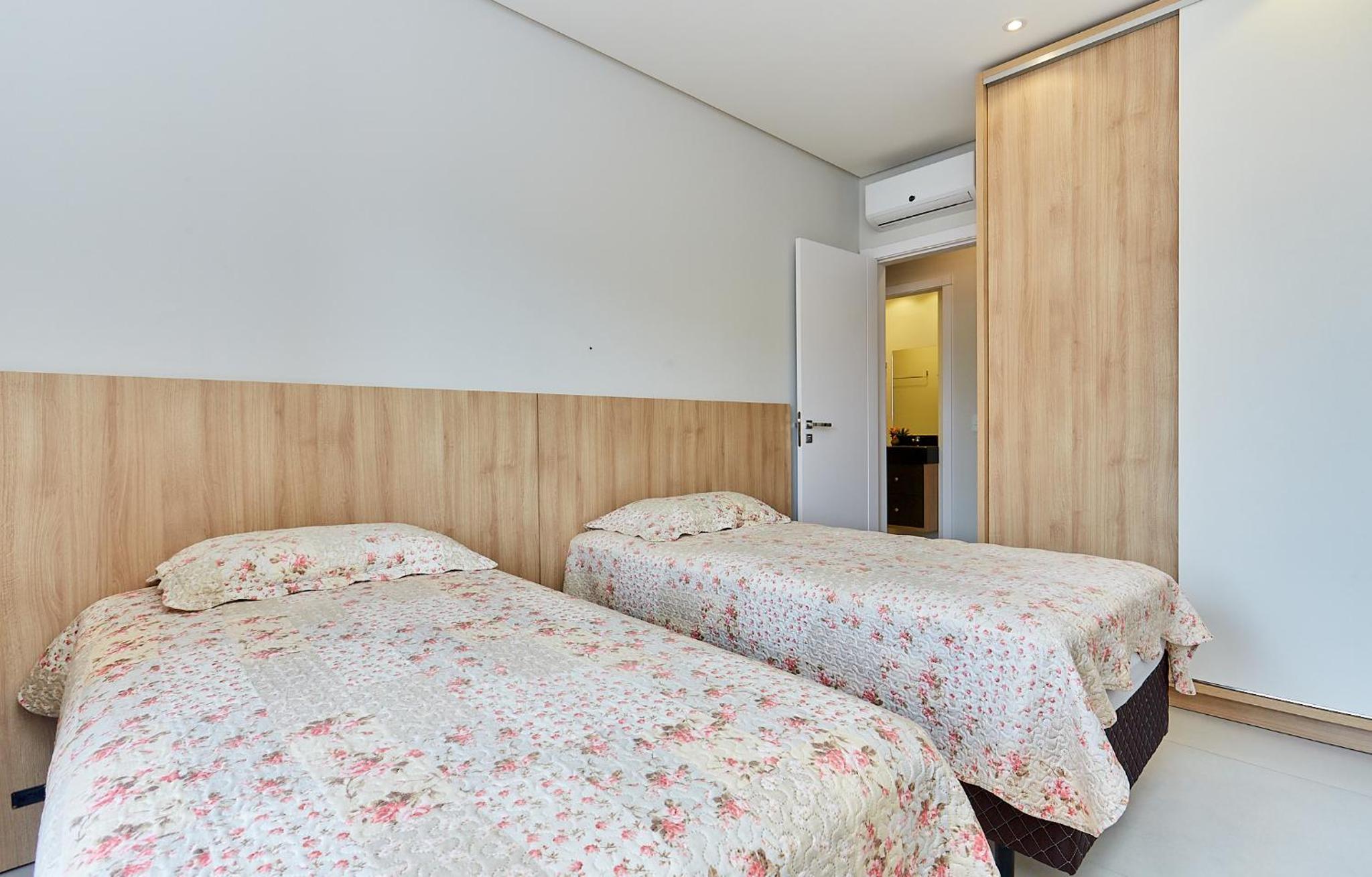 1087 Apartamento novo bem localizado com 2 Dormitórios e 2 vagas de garagem