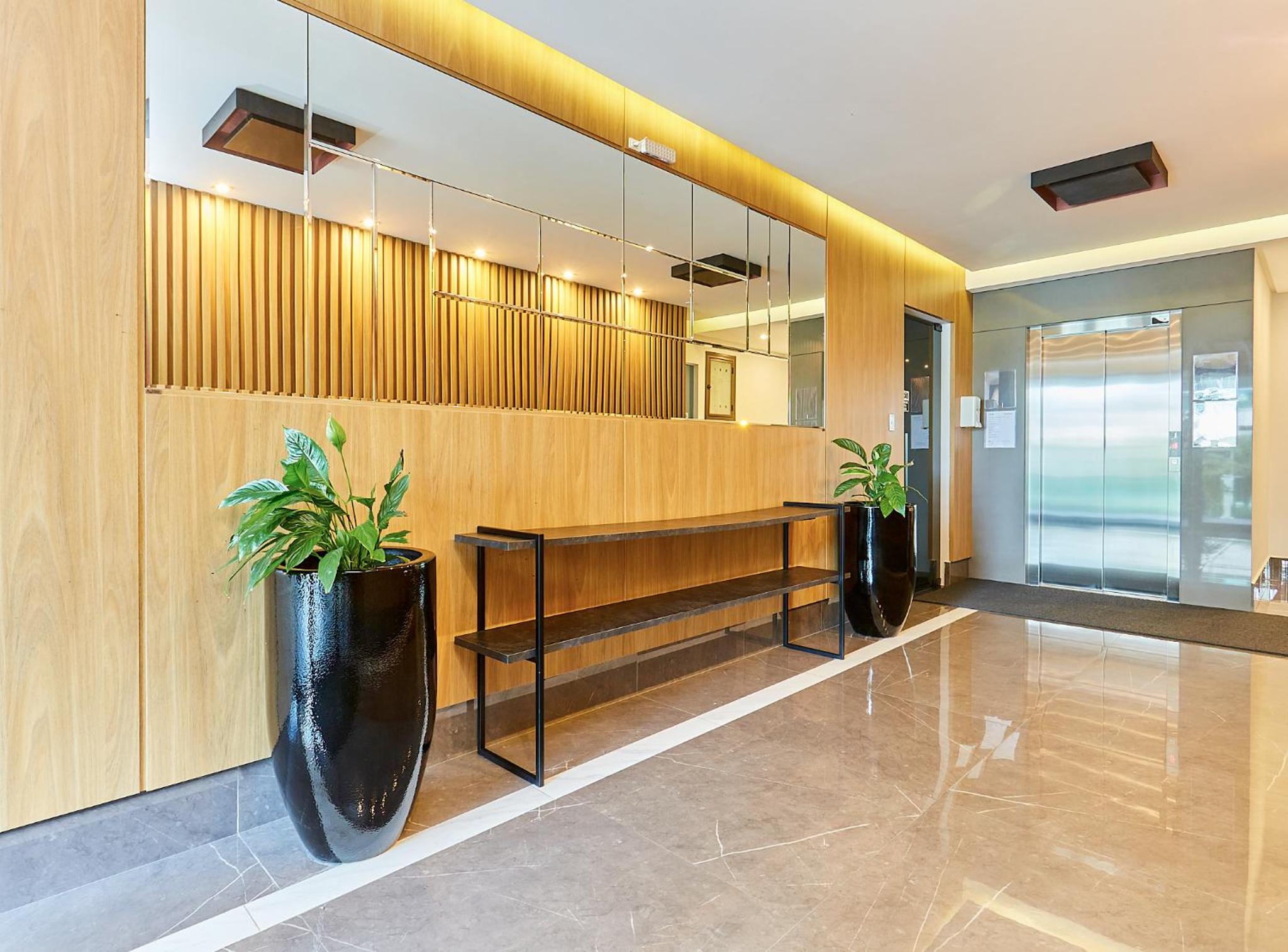 1087 Apartamento novo bem localizado com 2 Dormitórios e 2 vagas de garagem