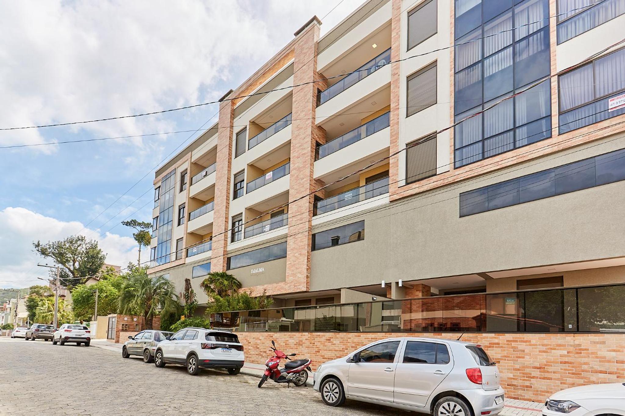 1087 Apartamento novo bem localizado com 2 Dormitórios e 2 vagas de garagem
