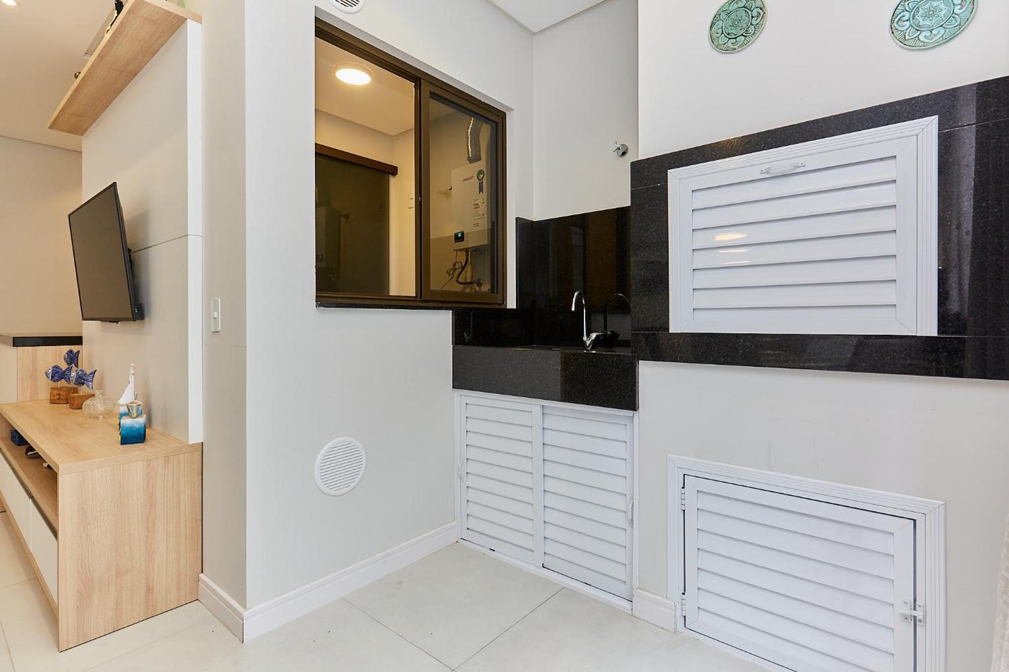 1086 Apartamento novo com 02 vagas de garagem À 100 metros da praia do centro de Bombinhas