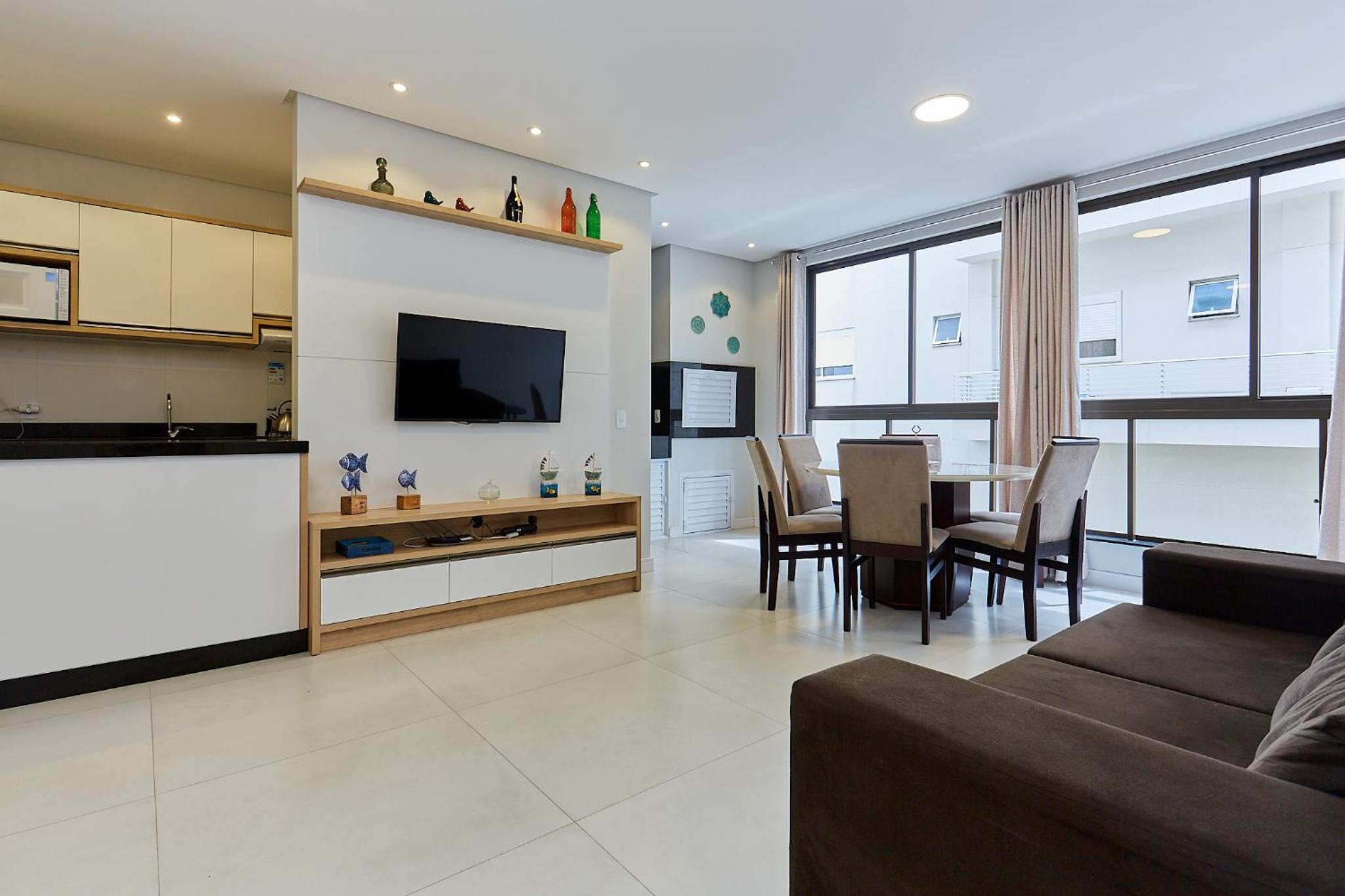 1086 Apartamento novo com 02 vagas de garagem À 100 metros da praia do centro de Bombinhas