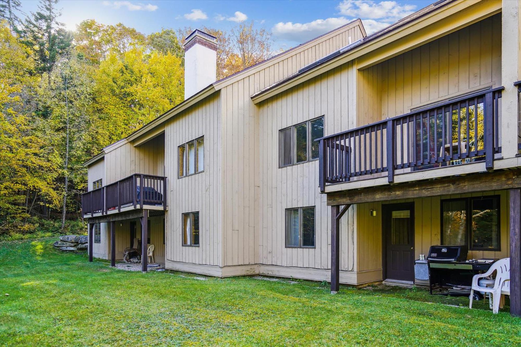 Spacious townhouse located in Killington,close to shops & night clubs Colony