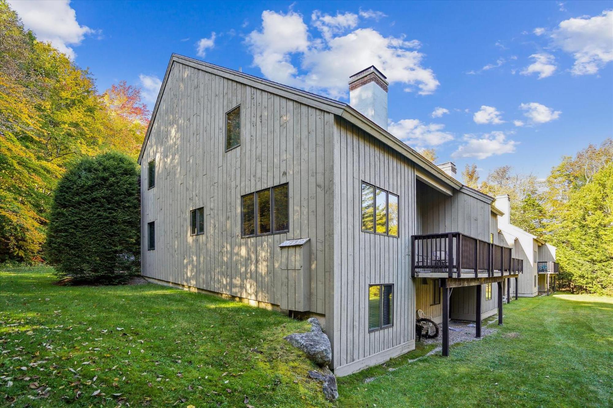 Spacious townhouse located in Killington,close to shops & night clubs Colony