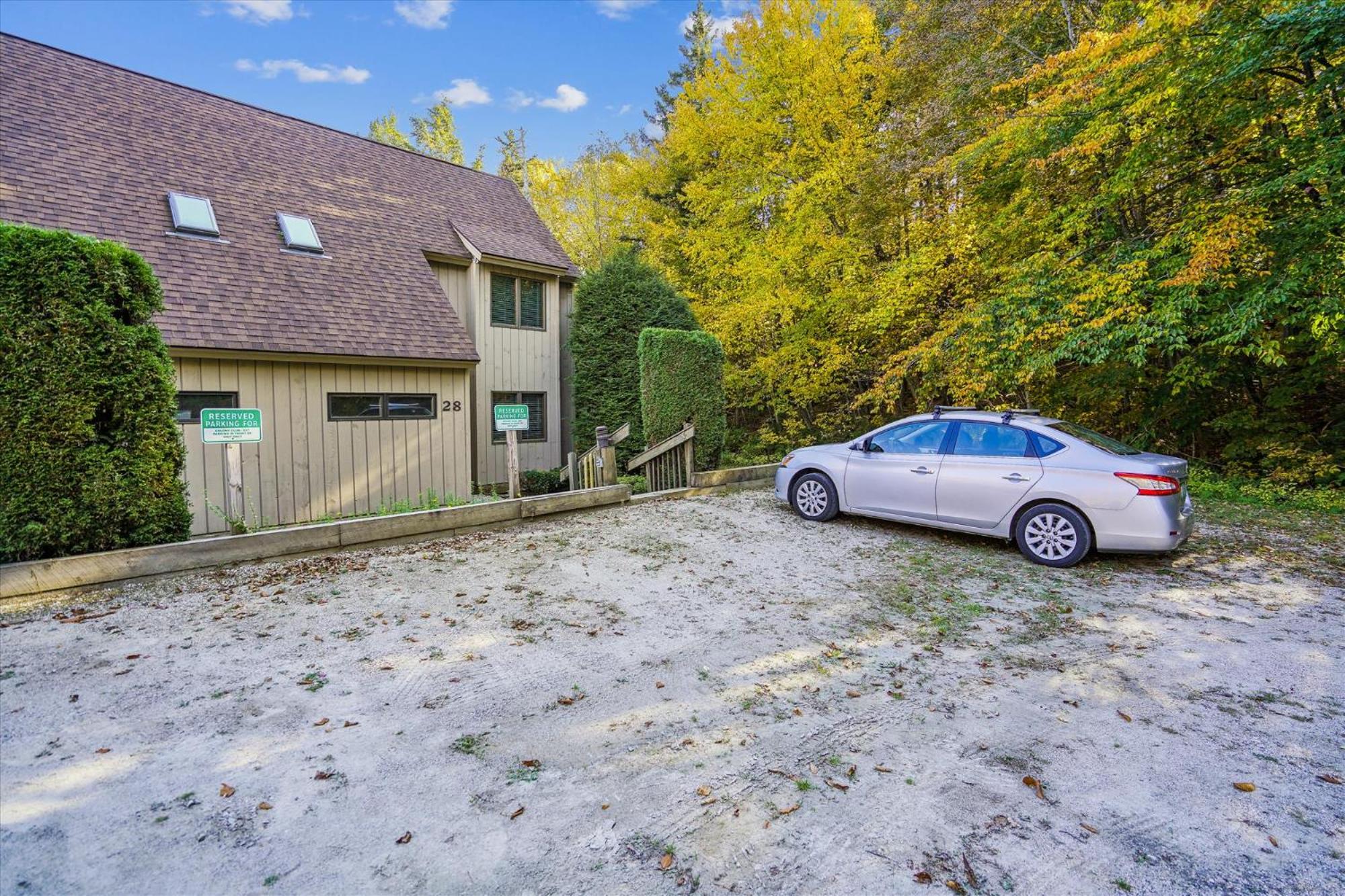 Spacious townhouse located in Killington,close to shops & night clubs Colony