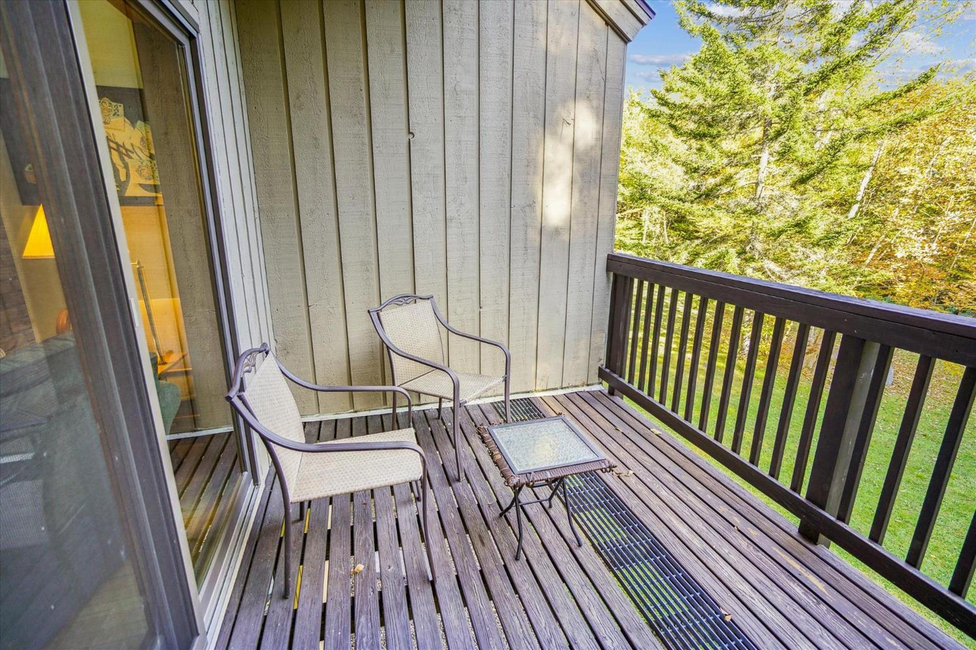 Spacious townhouse located in Killington,close to shops & night clubs Colony