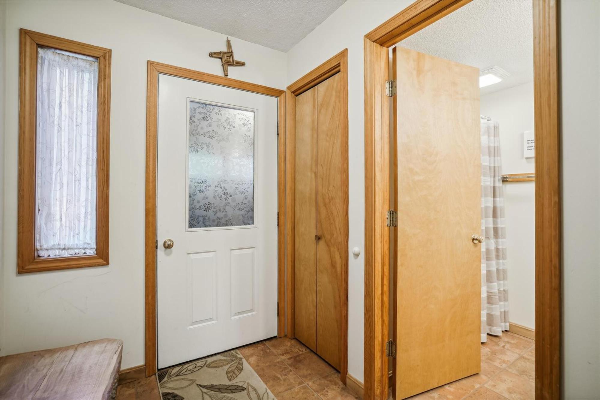 Spacious townhouse located in Killington,close to shops & night clubs Colony