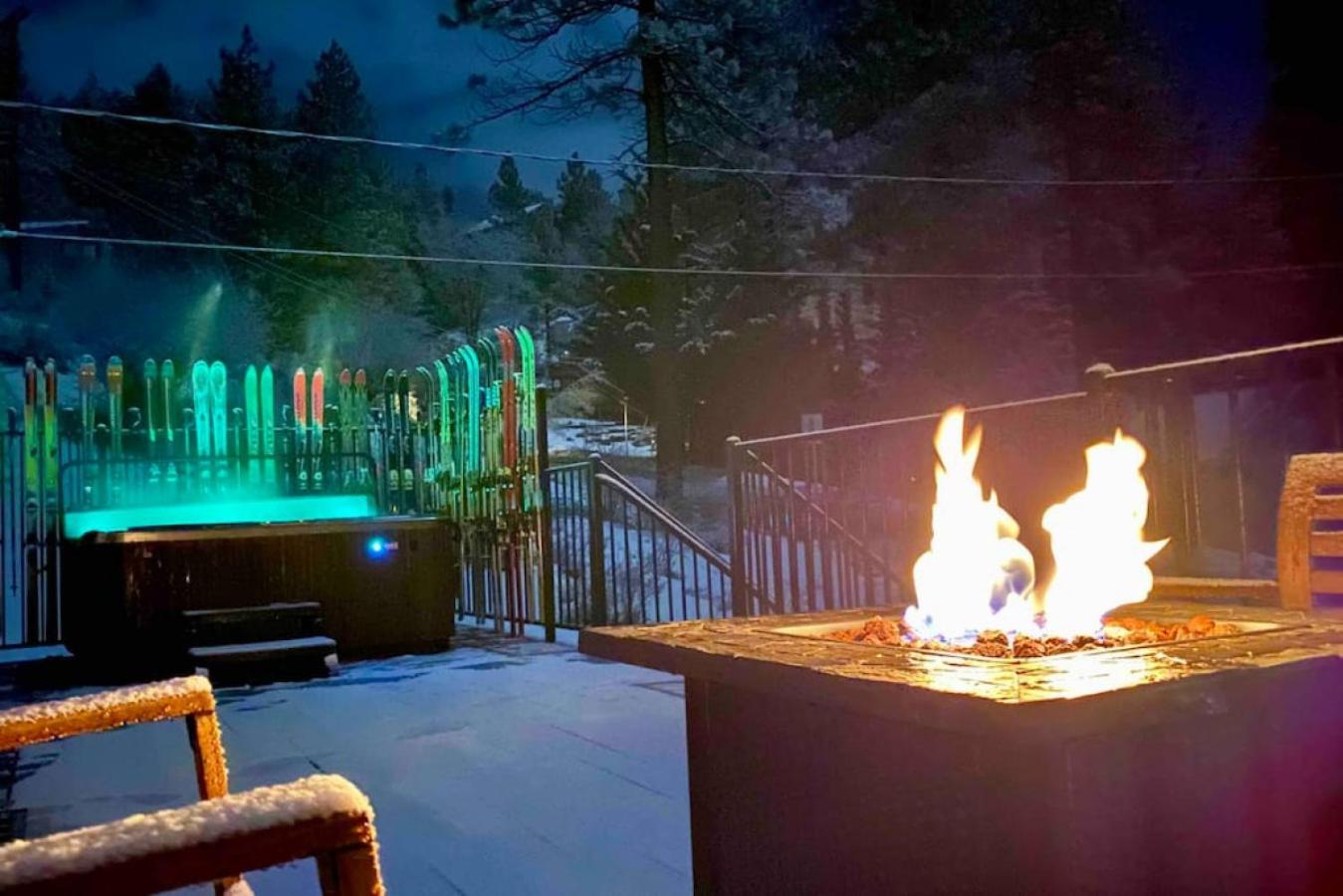 Winter Getaway Spa Fire-table Close to slopes