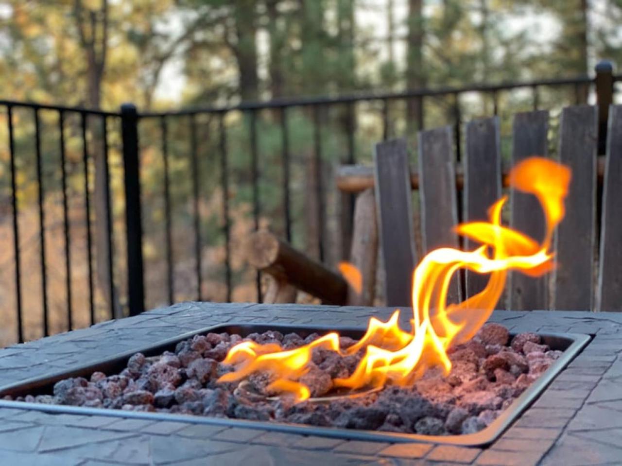 Winter Getaway Spa Fire-table Close to slopes