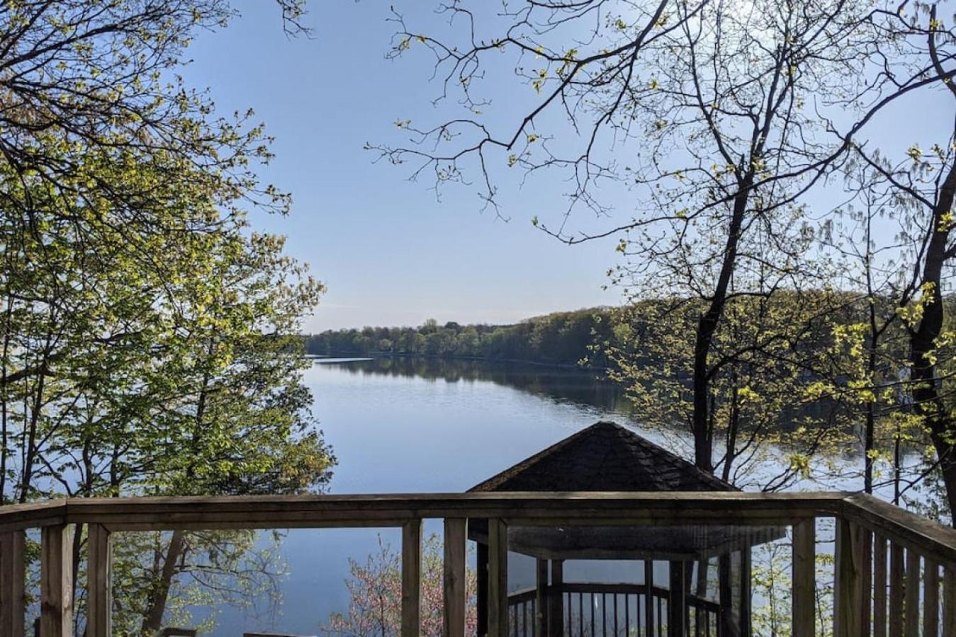 Stunning lakefront 4 season cottage in PEC