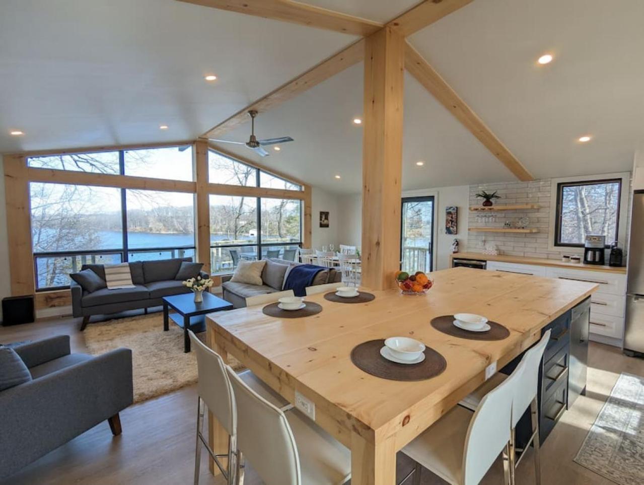 Stunning lakefront 4 season cottage in PEC