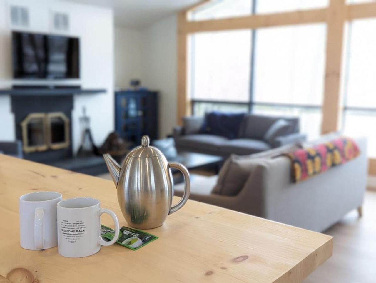 Stunning lakefront 4 season cottage in PEC