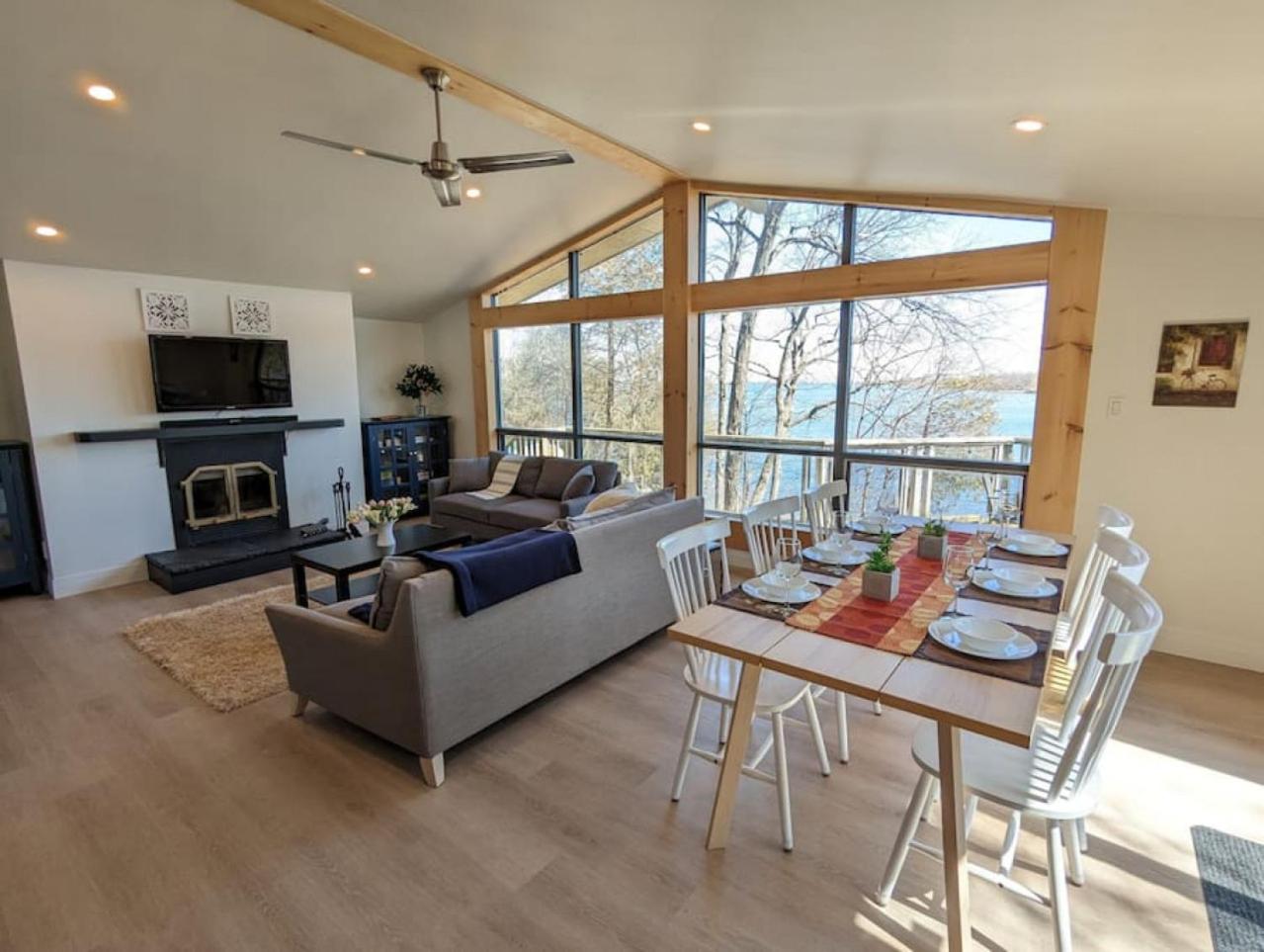 Stunning lakefront 4 season cottage in PEC