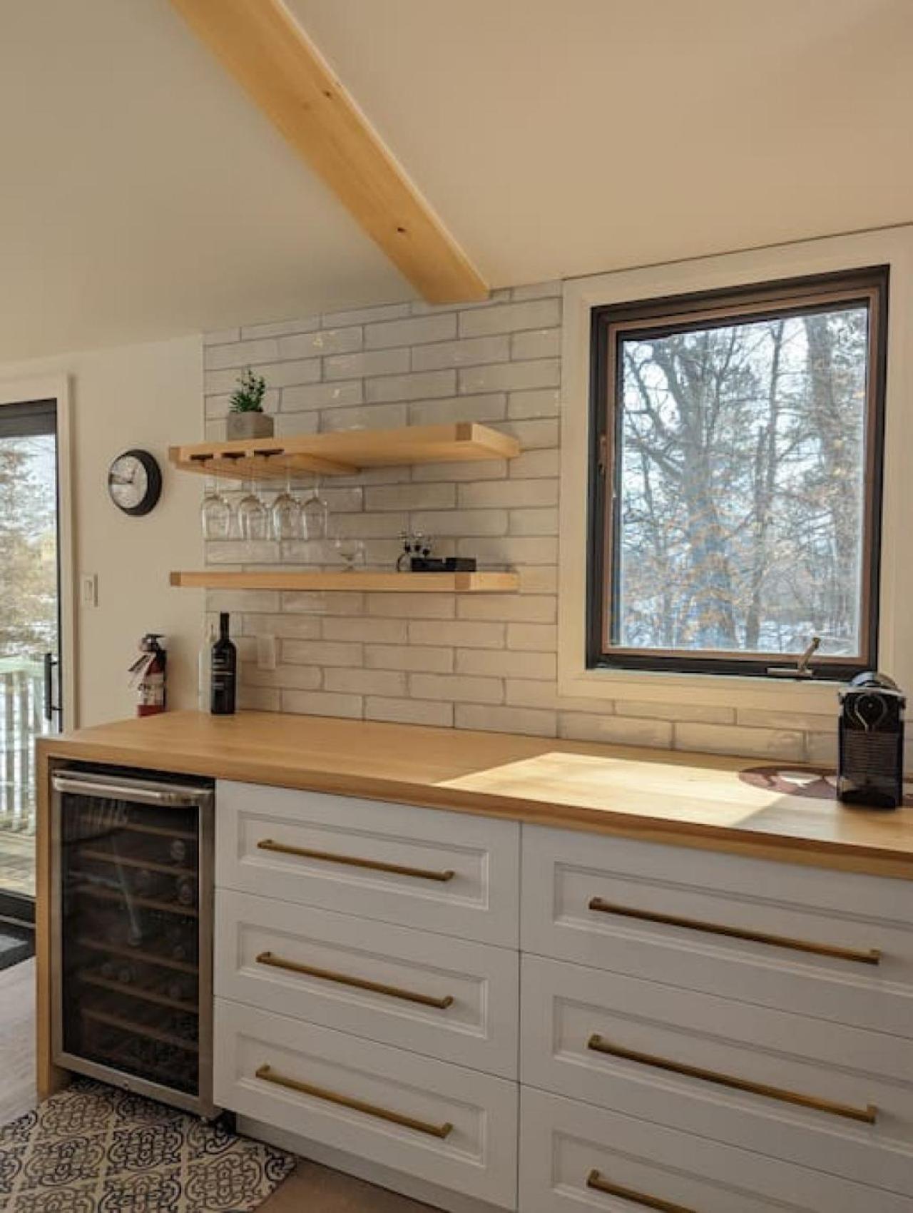 Stunning lakefront 4 season cottage in PEC