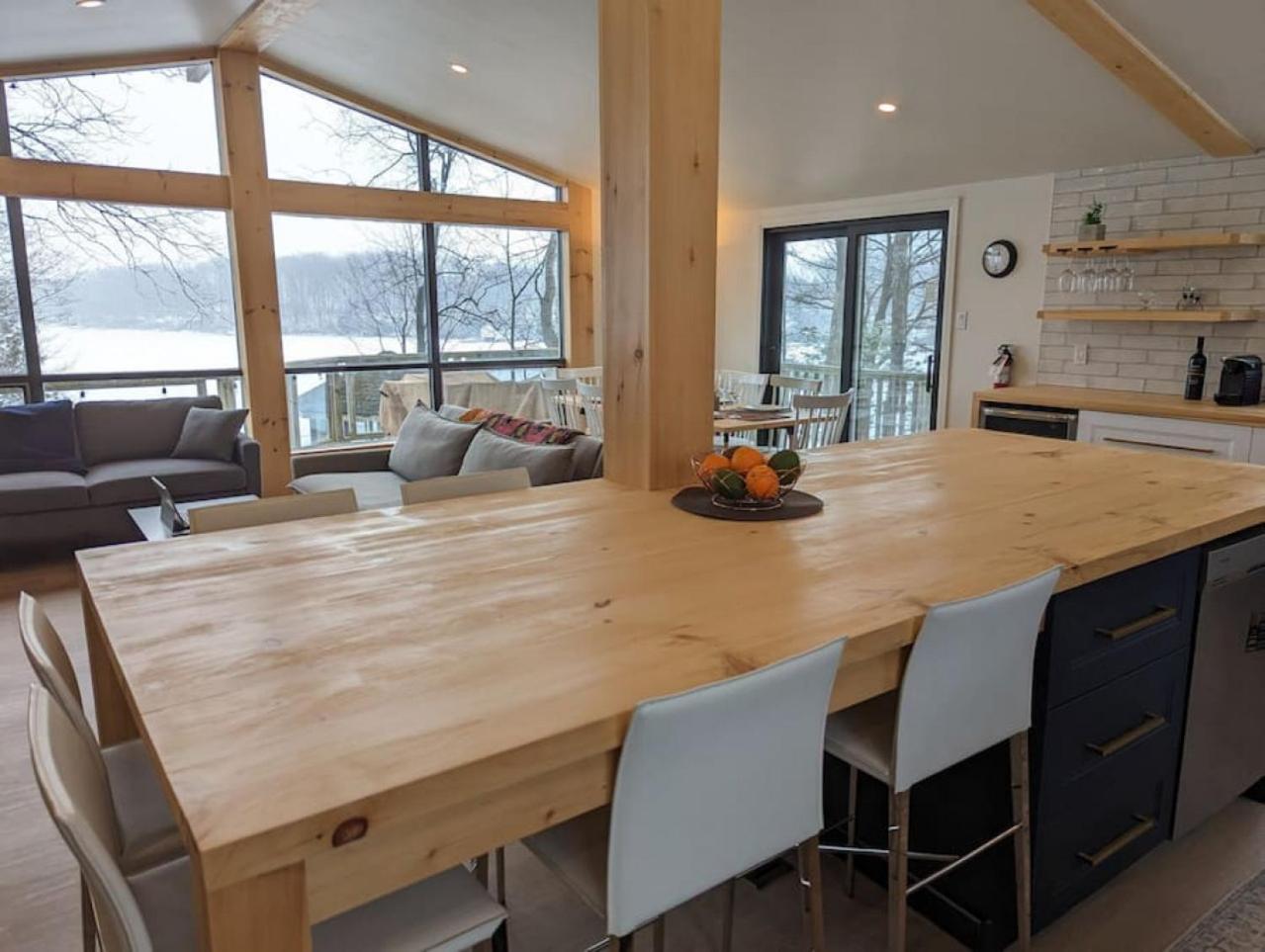 Stunning lakefront 4 season cottage in PEC